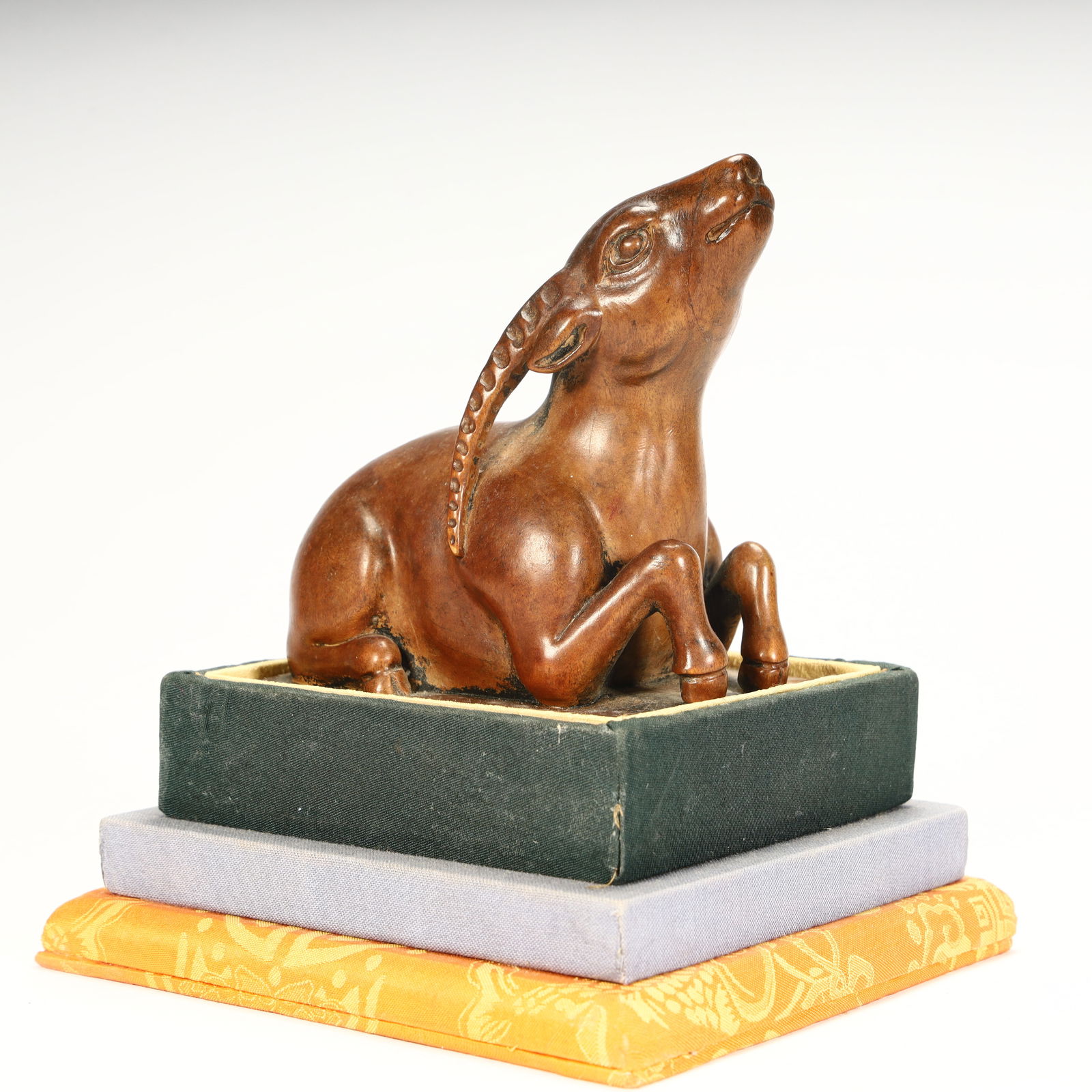 A Qing Dynasty boxwood carved auspicious beast sheep-shaped seal: Qing Dynasty boxwood carving auspicious beast sheep-shaped seal Size:H:10cm L: 8.5cm W:7cm W:185g (The Dimensions Of All Batches Are Manually Measured.If You Need More Detailed