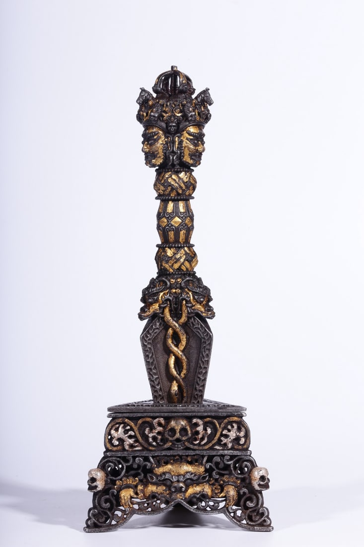 A Qing Dynasty iron-scissors vajra - 4