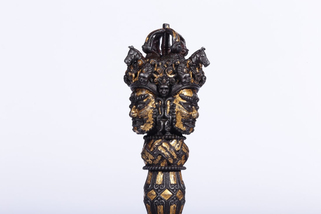 A Qing Dynasty iron-scissors vajra - 5