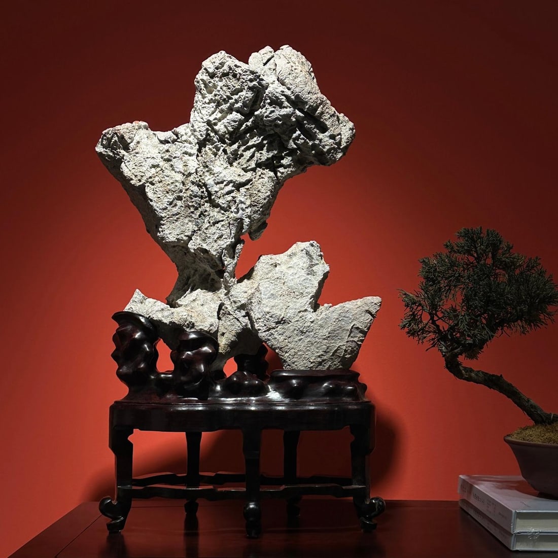 A beautiful English stone clear offering: Exquisite English stone clear offering Size:H:62cmW:37cmT:17cm (The Dimensions Of All Batches Are Manually Measured.If You Need More Detailed Information, Please Contact Our