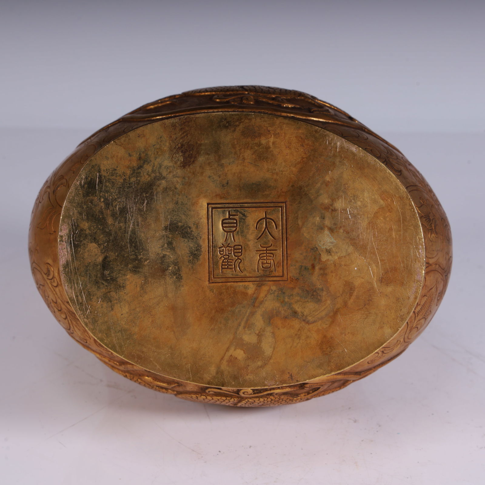 A beautiful copper-gilt dragon-patterned leather pot - 7
