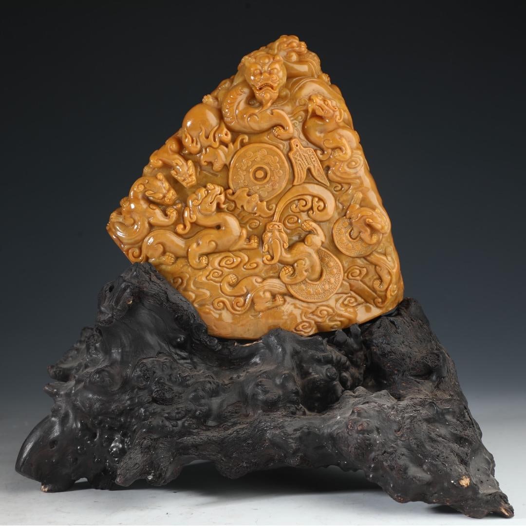 A Qing Dynasty Shoushan Tian Huang Shenlong Tongbao: Qing Dynasty's Shoushan Tianhuang Shenlong Tongbao Size:H:15.5cmW:15.5cmW:2.423kg (The Dimensions Of All Batches Are Manually Measured.If You Need More Detailed Information, Please