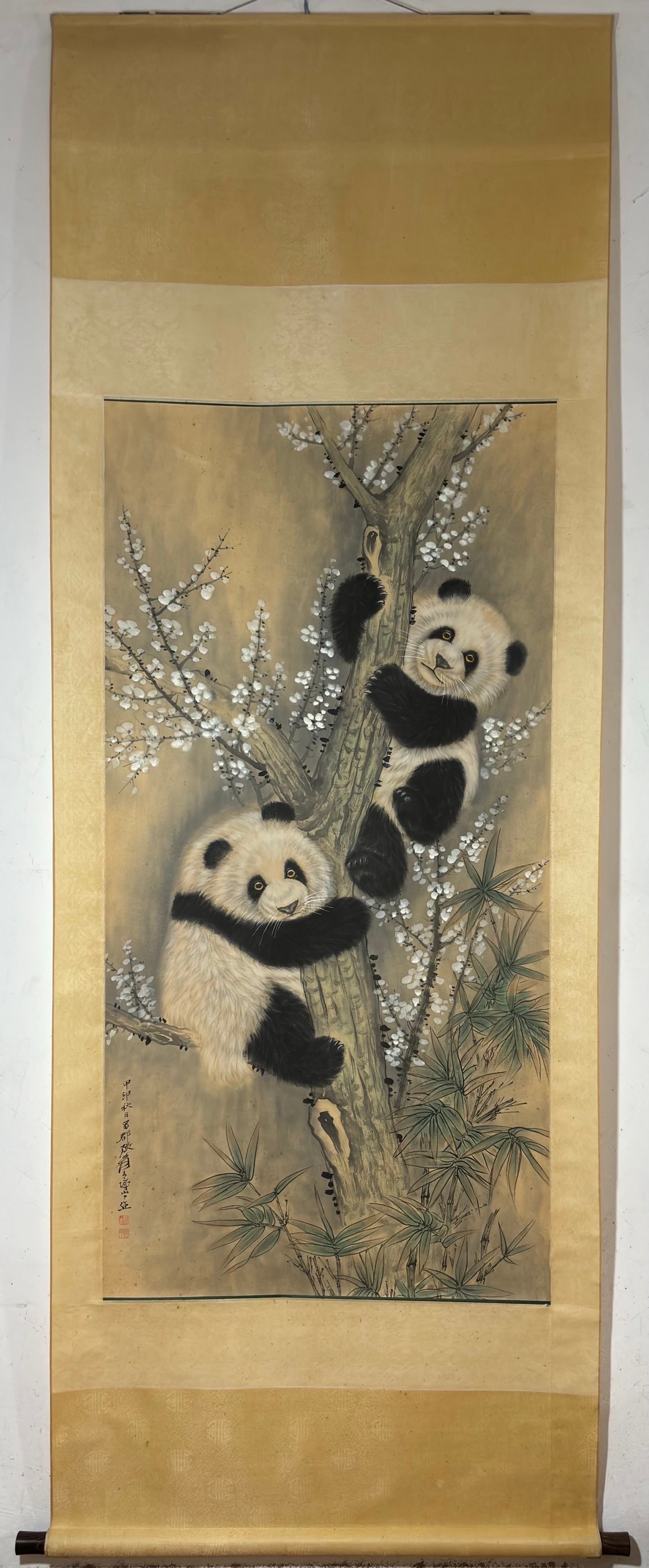 A vertical axis of Zhang Daqian's panda picture: Zhang Daqian's panda diagram vertical axis Size:Painting coreSize:135.5x68cm (The Dimensions Of All Batches Are Manually Measured.If You Need More Detailed Information, Please