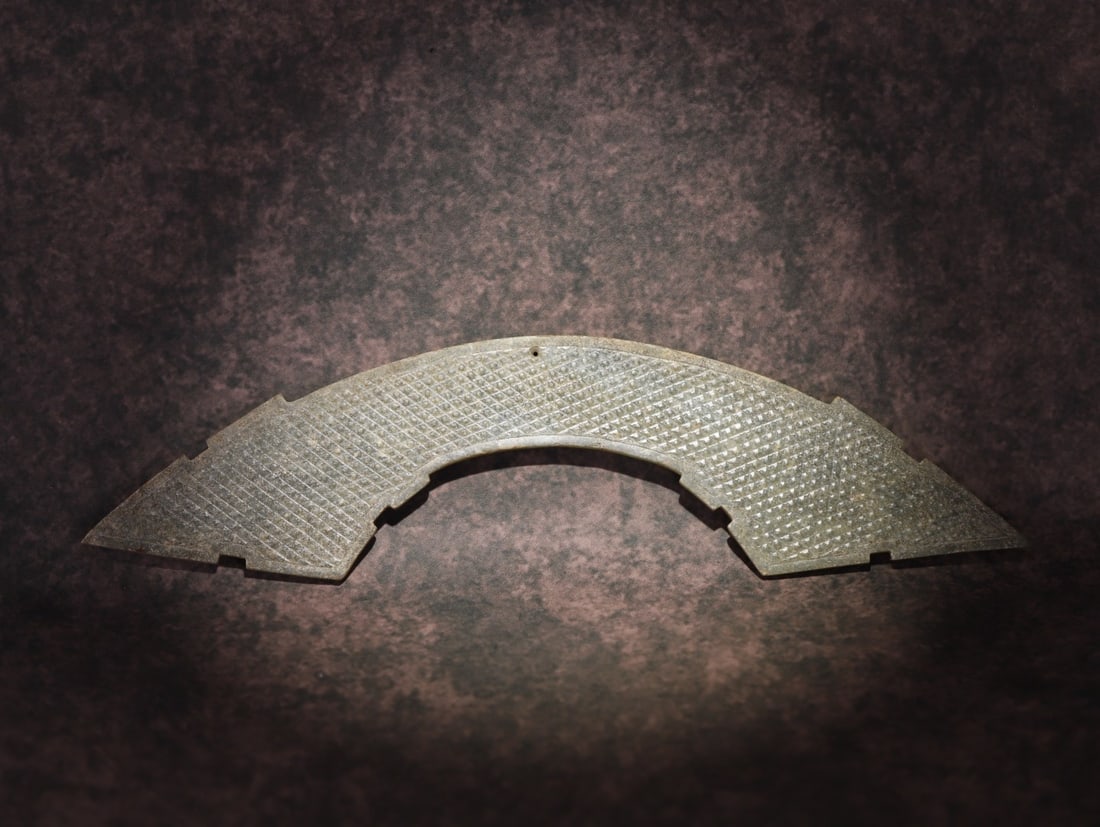 A piece of ancient jade pattern jade huang of the Han Dynasty: Han Dynasty's ancient jade cattail pattern jade huang Size: W:0.1865kg31.5cmx6.5cmx0.5cm (The Dimensions Of All Batches Are Manually Measured.If You Need More Detailed Information,