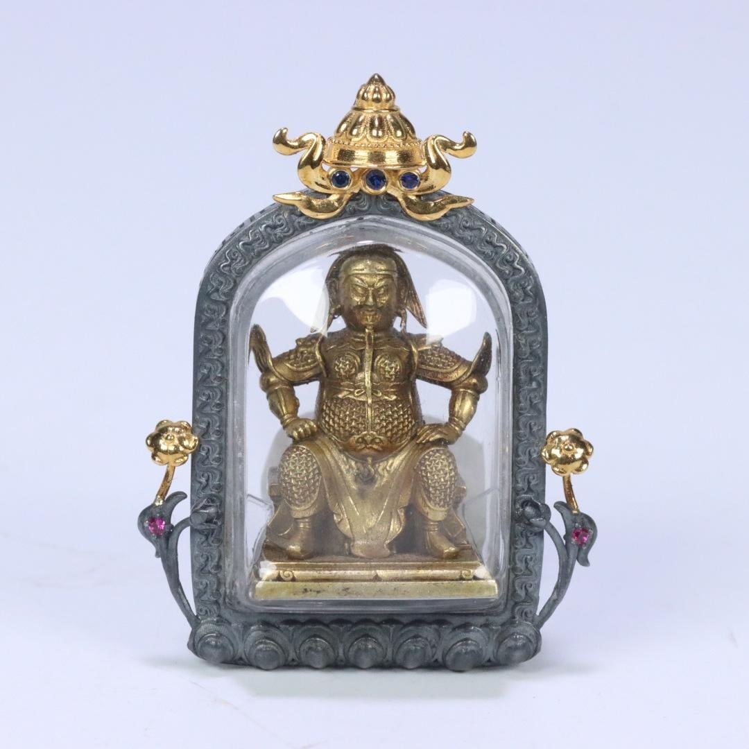 A copper gilt Guan Gong Gawu box from the Qing Dynasty: Qing Dynasty copper gilt Guan Gong Gawu box Size:5.03x3.9x2.4cm W:0.023kg (The Dimensions Of All Batches Are Manually Measured.If You Need More Detailed Information, Please Contact