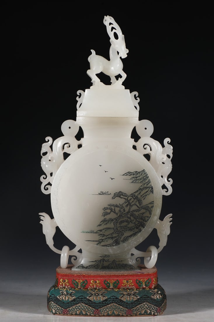 A Qing Dynasty Hetian white jade amphora deer-head flat bottle: Qing Dynasty Hetian white jade amphora deer-head flat bottle Size:H:21cmW:11cmW:0.581kg (The Dimensions Of All Batches Are Manually Measured.If You Need More Detailed Information,