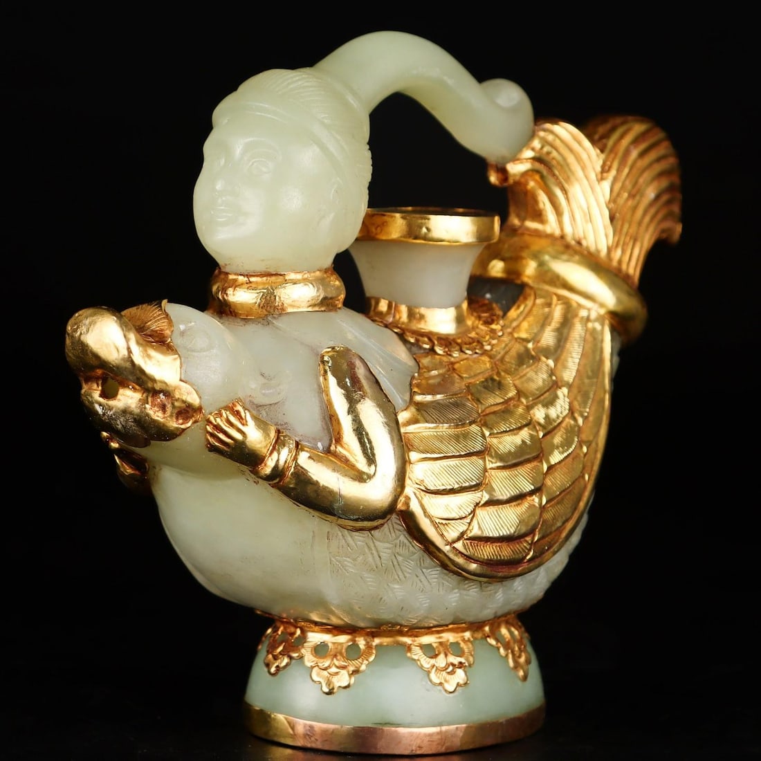 A beautiful gilded jade pot: Exquisite gilded jade pot Size:H:13cmW:16cmW:0.602kg (The Dimensions Of All Batches Are Manually Measured.If You Need More Detailed Information, Please Contact Our Customer Service