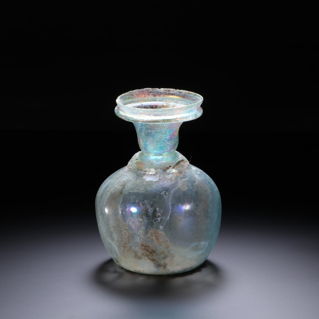 A beautiful thousand-year-old glass bottle: Exquisite millennium glass bottle SIZE: H:10cm (The Dimensions Of All Batches Are Manually Measured.If You Need More Detailed Information, Please Contact Our Customer Service Before