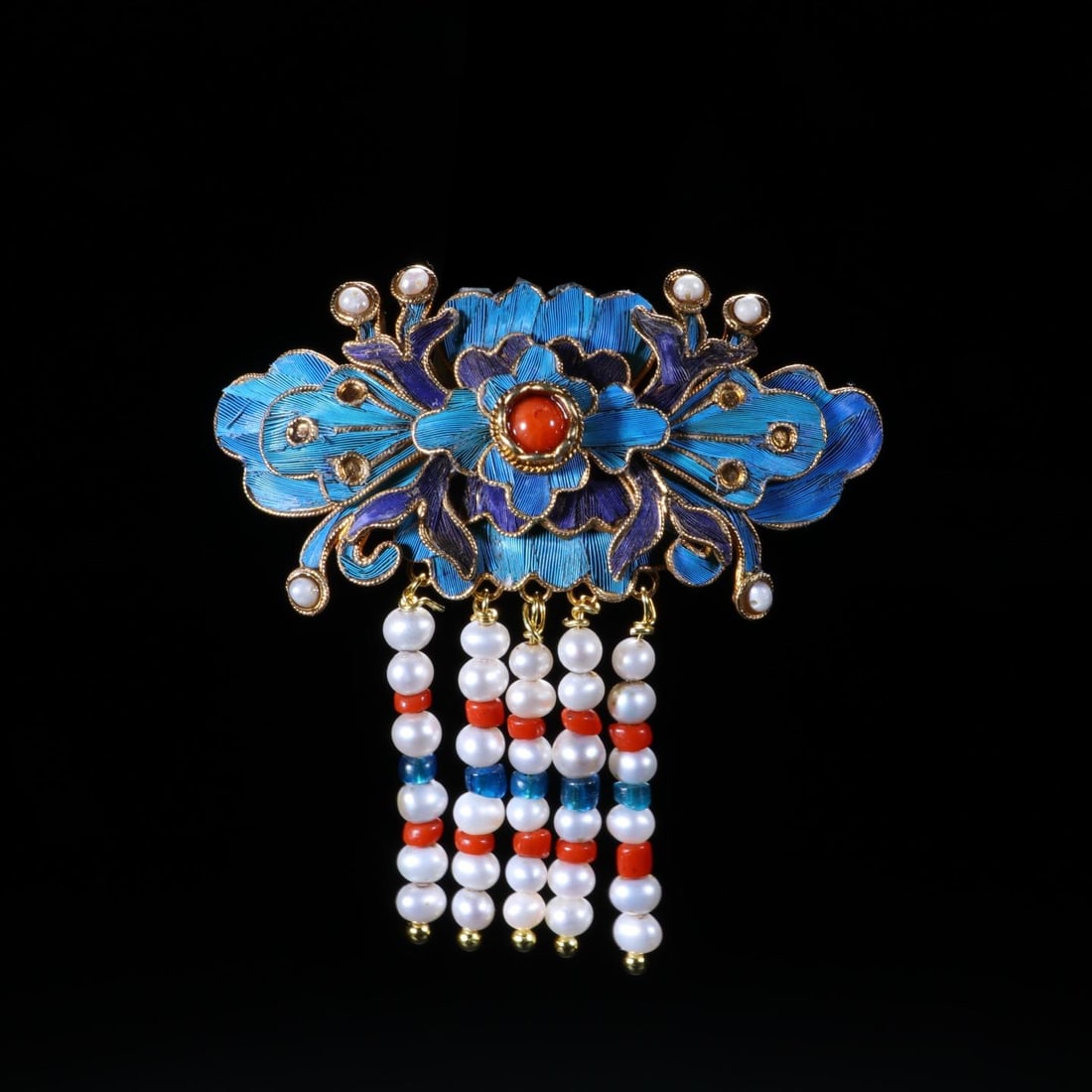 A beautiful dotted emerald floral brooch necklace dual-purpose: Exquisite dotted floral brooch necklace dual-purpose SIZE: L: 5.2cm H:6cm (The Dimensions Of All Batches Are Manually Measured.If You Need More Detailed Information, Please Contact Our Customer Servic