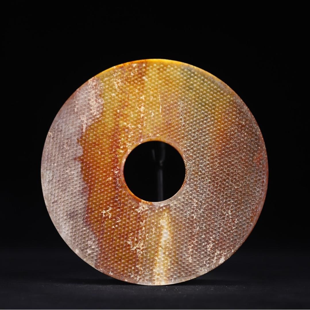 A piece of Pu pattern jade from the Warring Han Dynasty: Puwen jade bi during the Warring Han Dynasty Size:D:24.5x0.6cm W:0.6425kg (The Dimensions Of All Batches Are Manually Measured.If You Need More Detailed Information, Please Contact Our Customer Servic