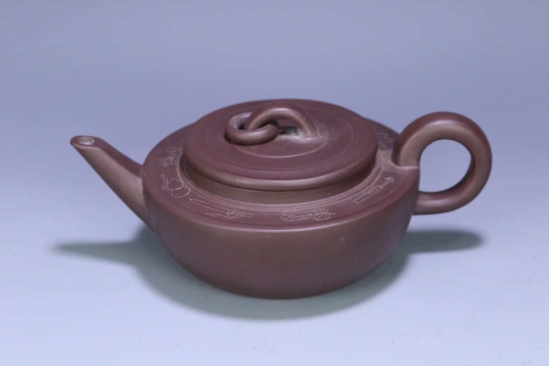 A dark Eight Immortals purple clay pot of the Iron Painting Xuan: The Dark Eight Immortals Purple Clay Pot of the Iron Painting Pavilion Size: 19.8cmx13.1cmx8.2cm (The Dimensions Of All Batches Are Manually Measured.If You Need More Detailed Information, Please Cont