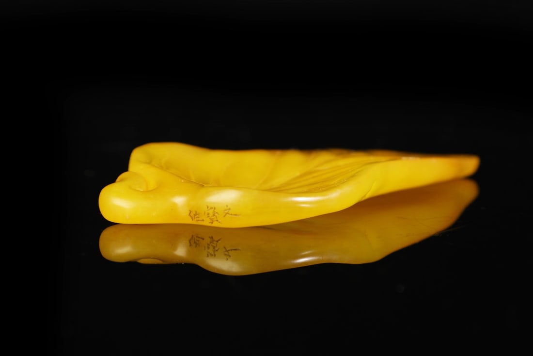 A fine Tian Huang seal: Exquisite Tian Huang seal Size:H:10cmW:5cmW:0.048kg (The Dimensions Of All Batches Are Manually Measured.If You Need More Detailed Information, Please Contact Our Customer Service Before Bidding.)