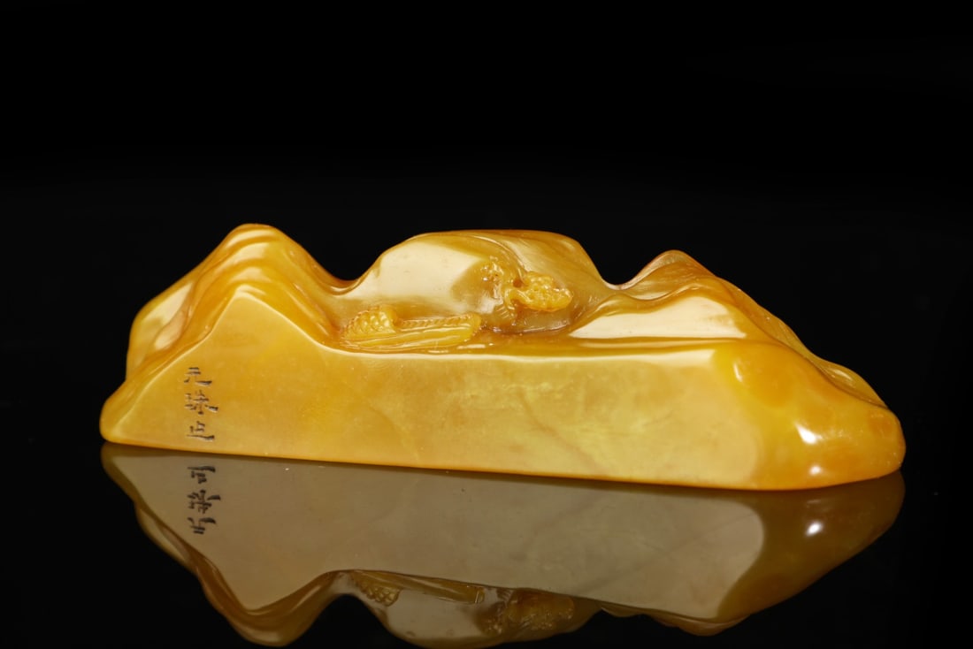 A fine Tian Huang seal: Exquisite Tian Huang seal Size:H:3cmW:11cmW:0.146kg (The Dimensions Of All Batches Are Manually Measured.If You Need More Detailed Information, Please Contact Our Customer Service Before Bidding.)