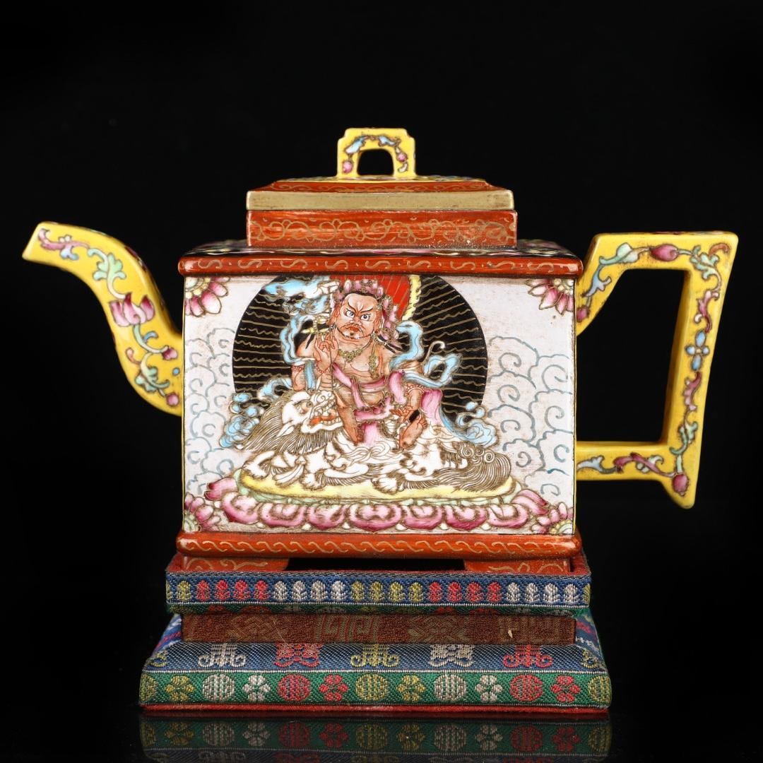 A thangka franc colored purple clay pot made in the Qianlong period of the Qing Dynasty: Qing Dynasty Qianlong year made thangka franc color purple clay pot Size:H:14cmW:23cm (The Dimensions Of All Batches Are Manually Measured.If You Need More Detailed Information,