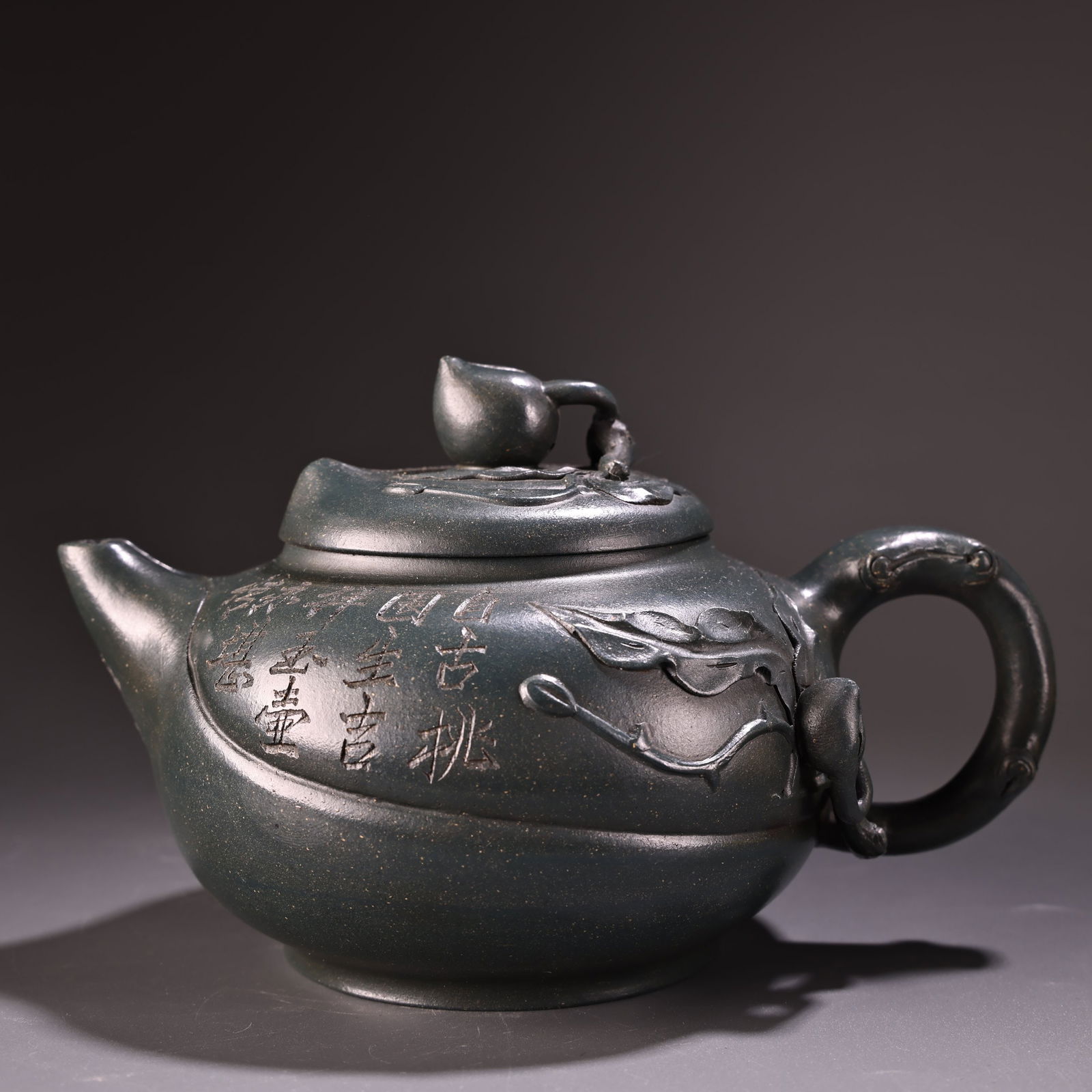 A beautiful old handmade purple clay pot: Exquisite old handmade purple clay pot Size:0.48kgH:11cmW:18cm (The Dimensions Of All Batches Are Manually Measured.If You Need More Detailed Information, Please Contact Our