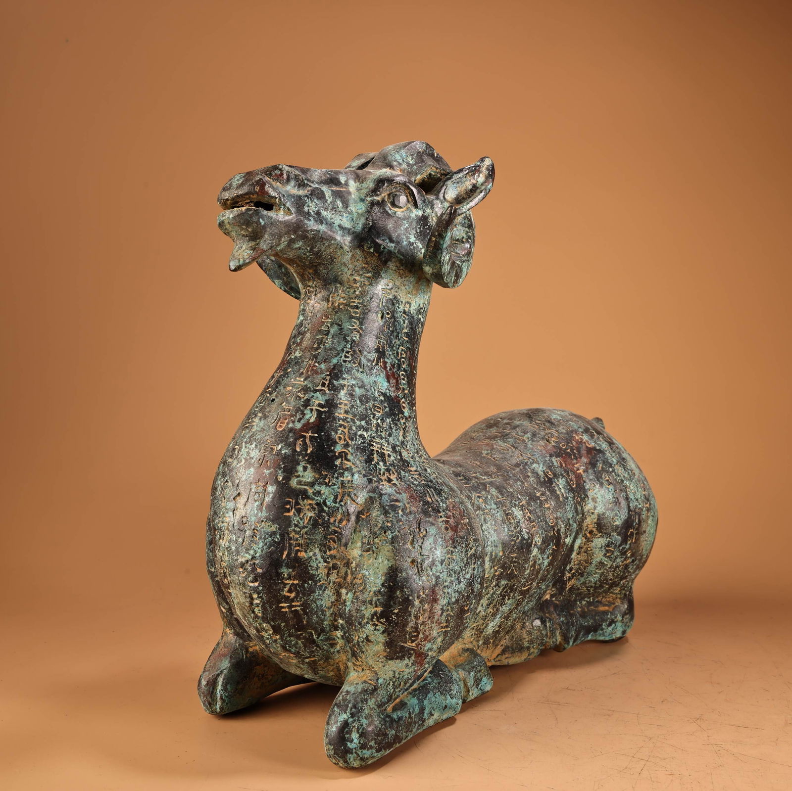 A fine bronze sheep with inscriptions - 2
