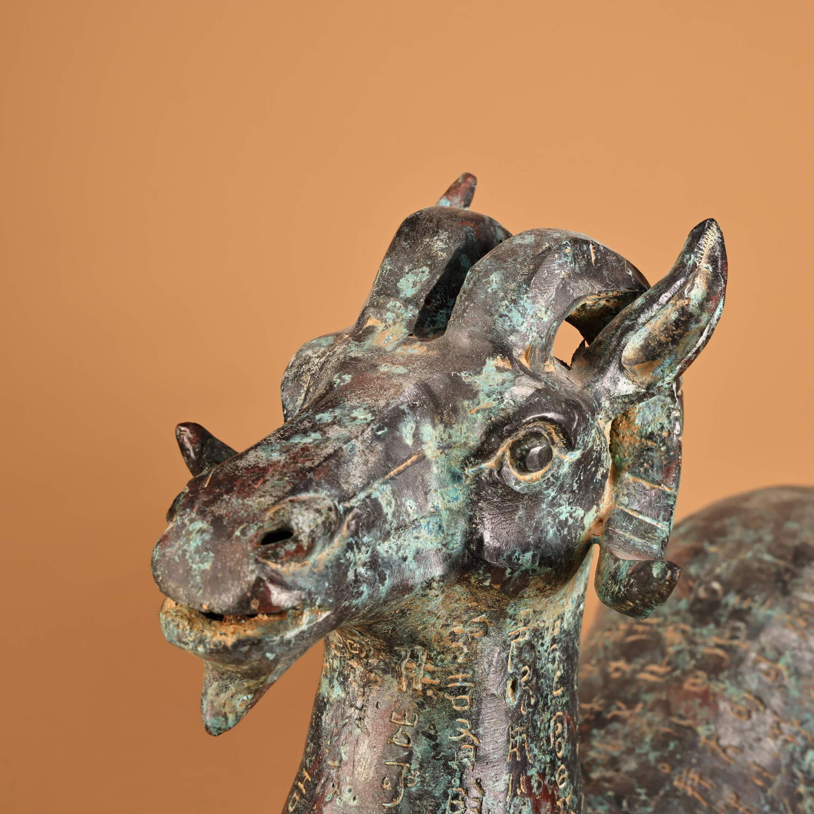 A fine bronze sheep with inscriptions - 7