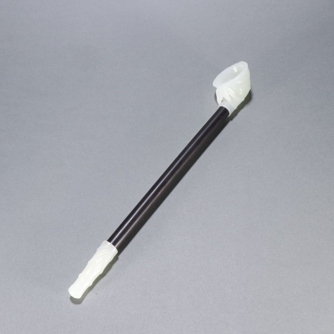 A Qing Dynasty rosewood inlaid Hetian jade pipe: Qing Dynasty rosewood inlaid Hetian jade pipe Size:0.2774kgL:28.5cmW:3.9cm (The Dimensions Of All Batches Are Manually Measured.If You Need More Detailed Information, Please Contact