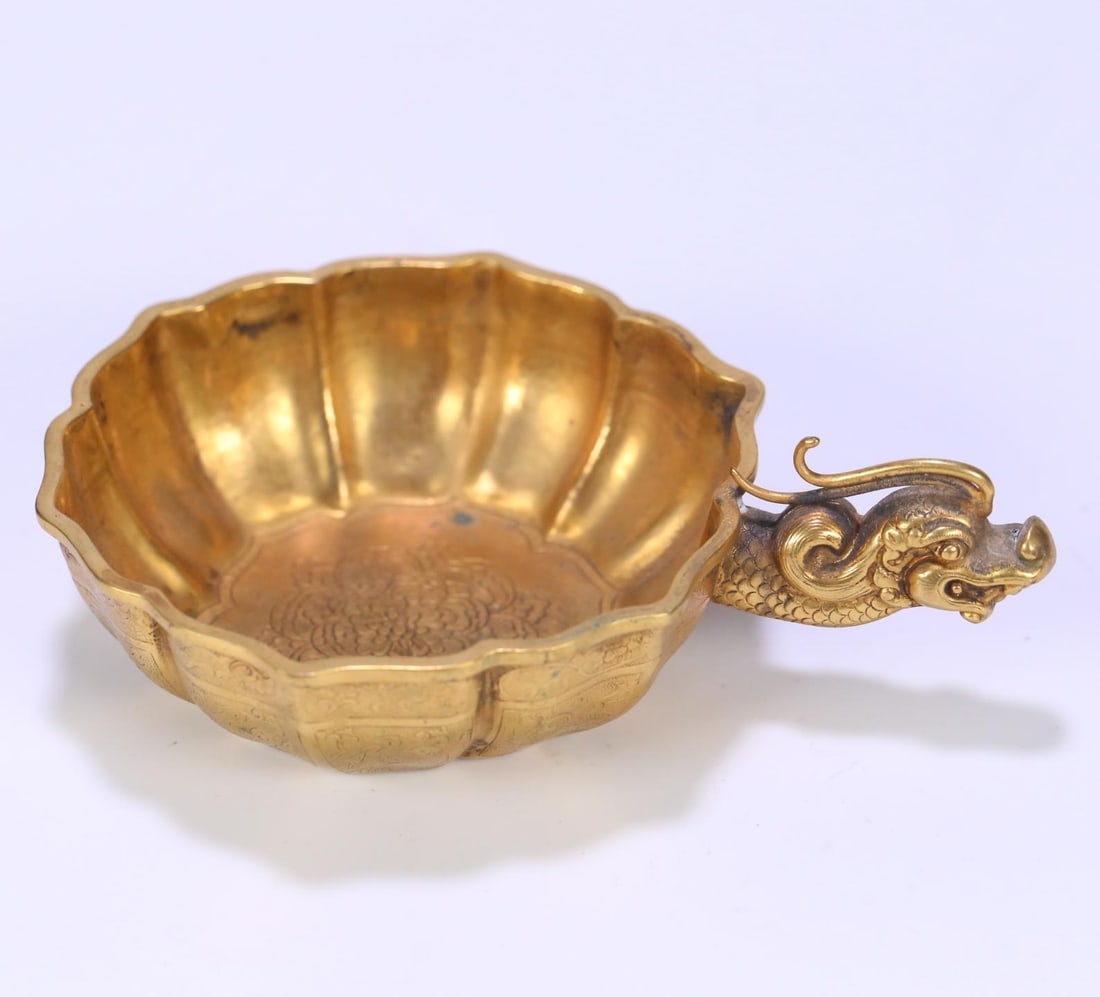 A beautiful copper-gilt dragon ear cup: Exquisite copper gilt dragon ear cup Size: W:0.082kg11.3cmx8.3cmx3.5cm (The Dimensions Of All Batches Are Manually Measured.If You Need More Detailed Information, Please Contact Our Customer Service B