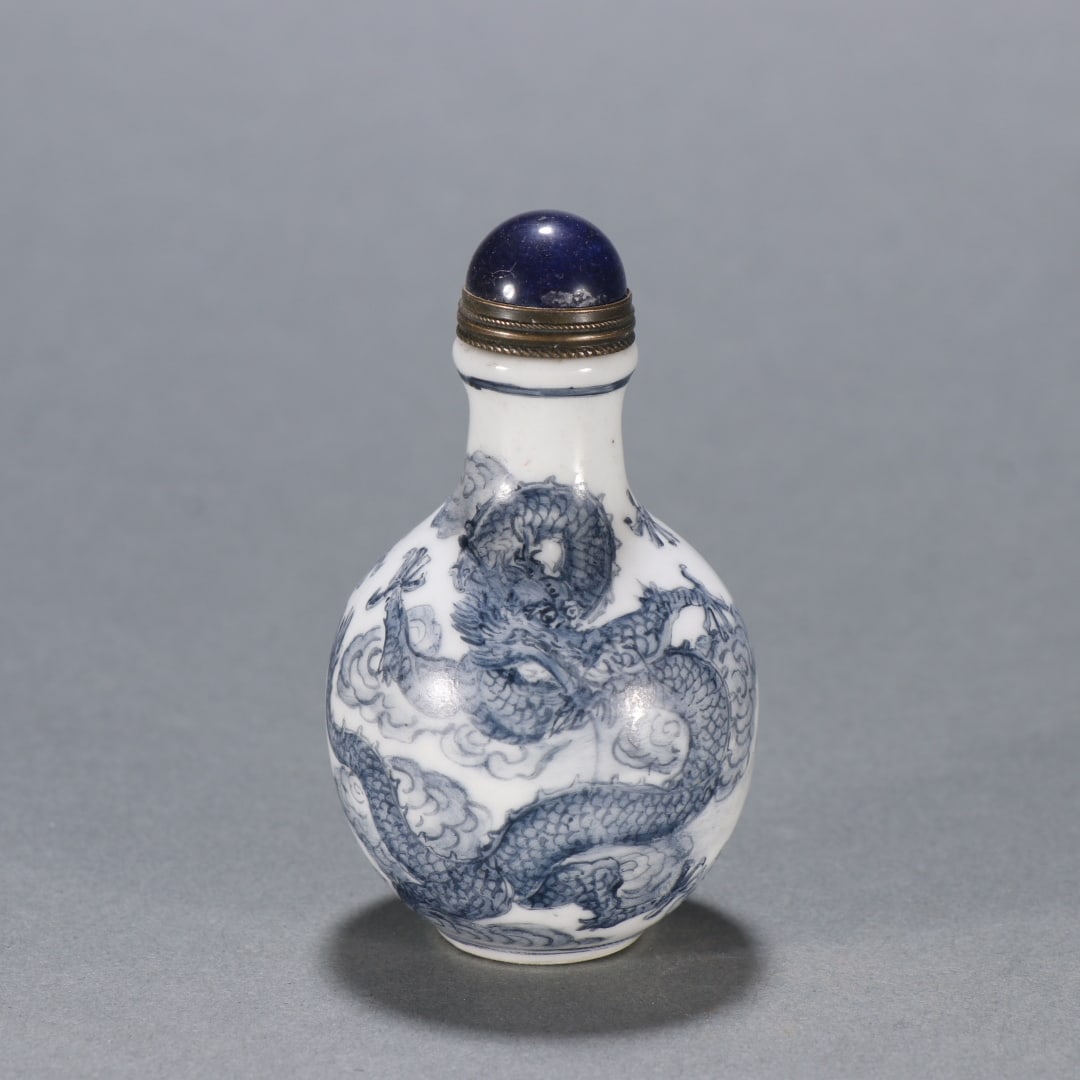 A porcelain painted dragon pattern snuff bottle from the Qing Dynasty (1 of 9)