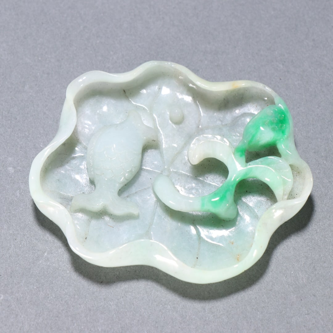 A jade lotus leaf-shaped pen lick from the Qing Dynasty: Qing Dynasty's jade lotus leaf-shaped pen lick Size:0.04kgW:5.5cmx6.7cm (The Dimensions Of All Batches Are Manually Measured.If You Need More Detailed Information, Please Contact Our Customer Service
