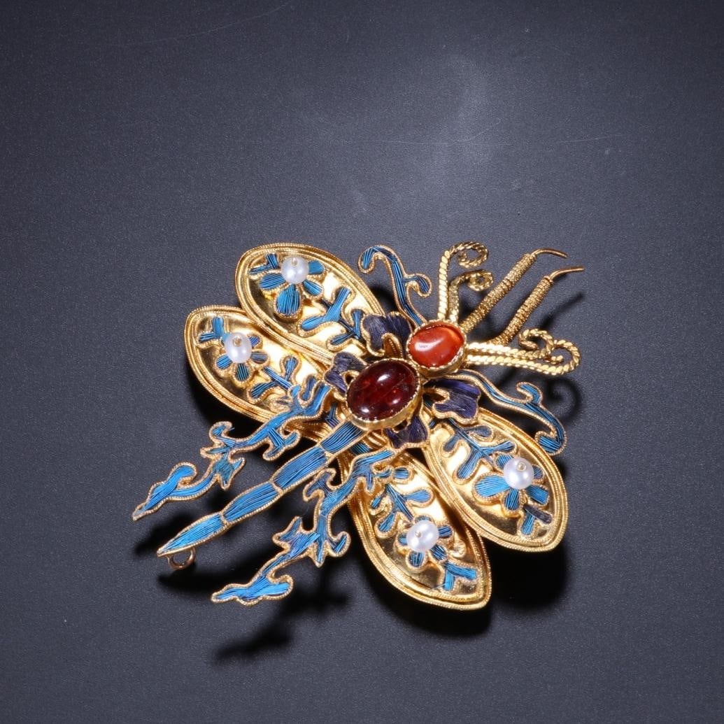 A beautiful dual-purpose model of dotted emerald butterflies: Exquisite emerald butterfly dual-purpose model SIZE: L: 5.7cm H:6.5cm (The Dimensions Of All Batches Are Manually Measured.If You Need More Detailed Information, Please Contact Our