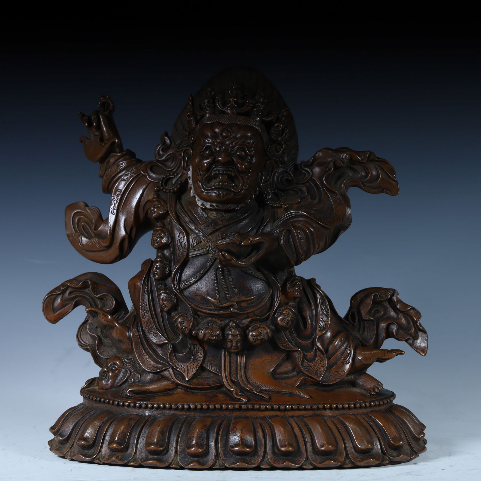 A bronze black sky Mahakala Buddha statue from the Qing Dynasty: The bronze black sky Mahakala Buddha statue of the Qing Dynasty Size: H:20cm L: 22cm W:14cm W:3.1kg (The Dimensions Of All Batches Are Manually Measured.If You Need More Detailed