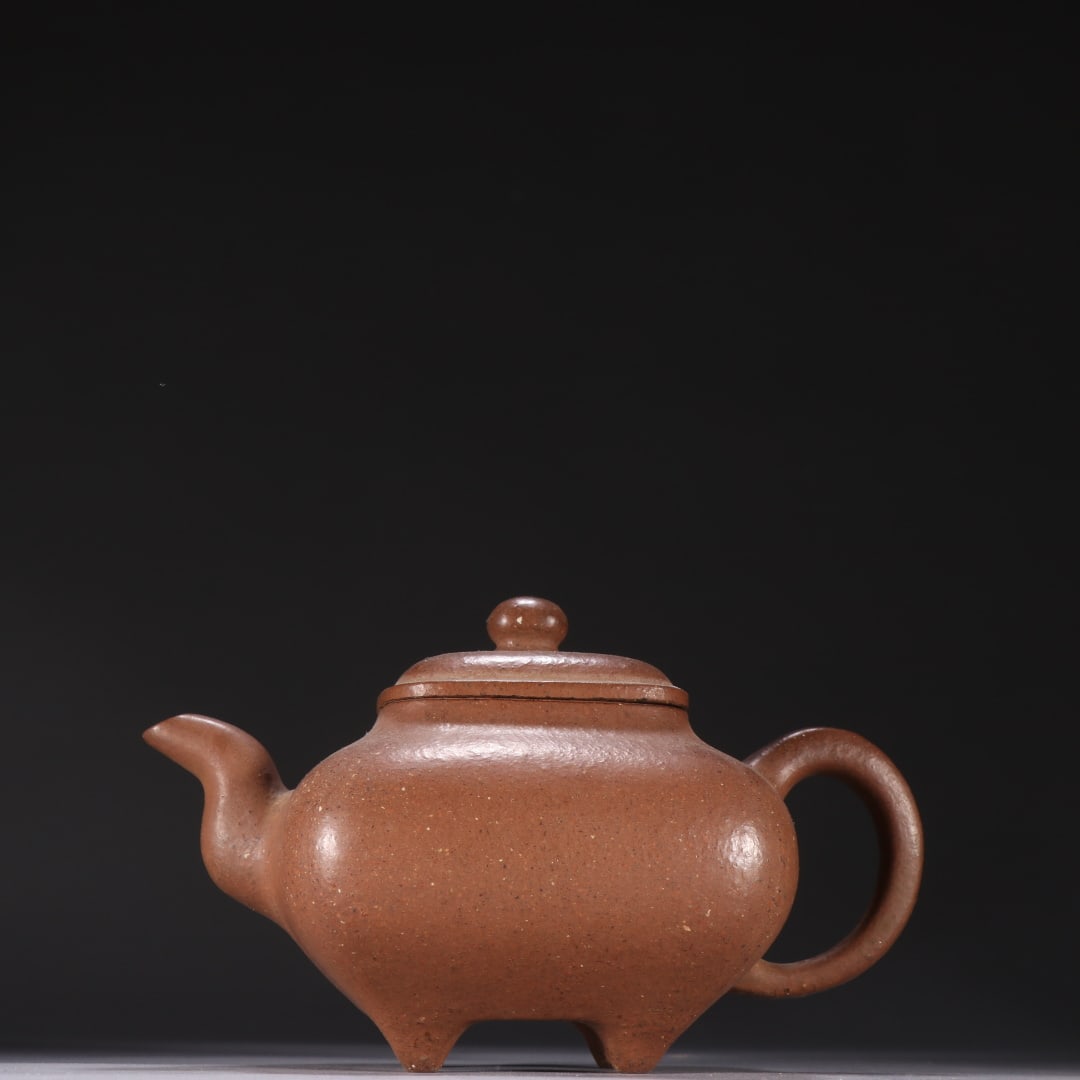 A purple clay pot from the Republic of China period Li Baozhen: Li Baozhen of the Republic of China period of the purple clay pot Size:H:11cmW:16.7cm (The Dimensions Of All Batches Are Manually Measured.If You Need More Detailed Information,