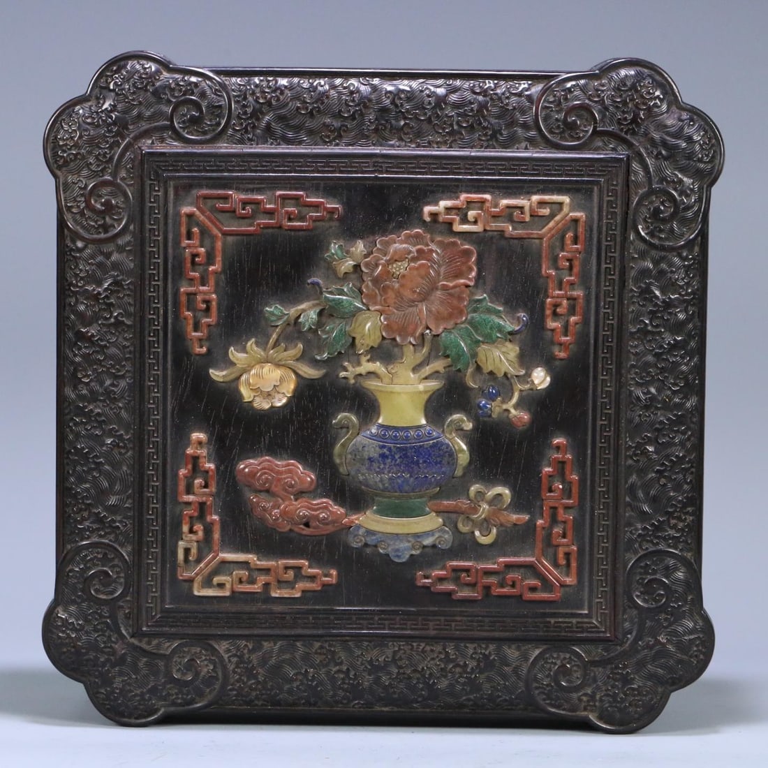 A Qing Dynasty rosewood treasure inlaid Bogutu jewelry cover box: Qing Dynasty rosewood treasure inlaid Bogutu jewelry cover box Size: 25cmx25cmx8.8cm (The Dimensions Of All Batches Are Manually Measured.If You Need More Detailed Information,