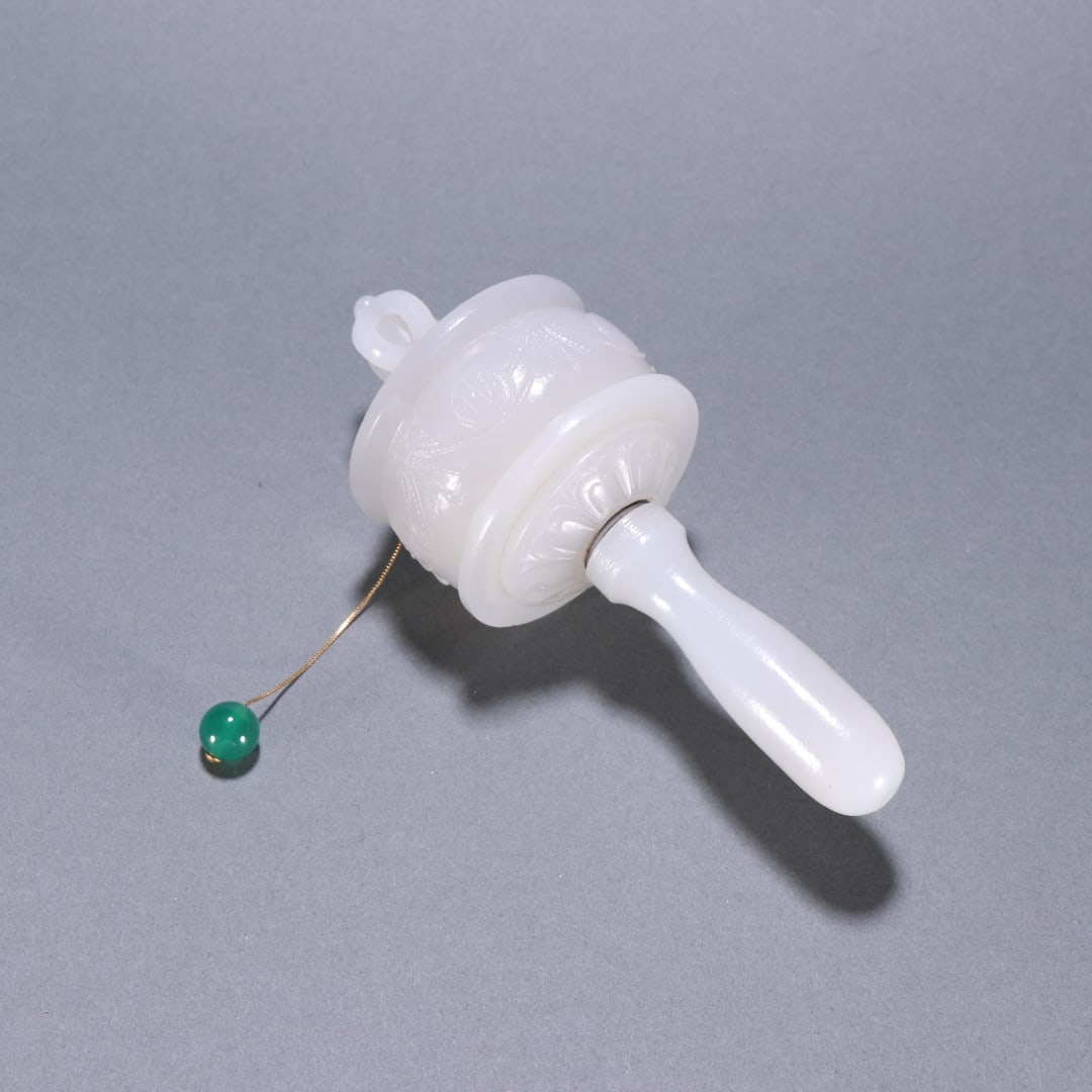 A Hetian jade prayer wheel from the Qing Dynasty: The Hetian jade prayer wheel of the Qing Dynasty Size:0.1926kgL:13.5cmW:5.4cm (The Dimensions Of All Batches Are Manually Measured.If You Need More Detailed Information, Please