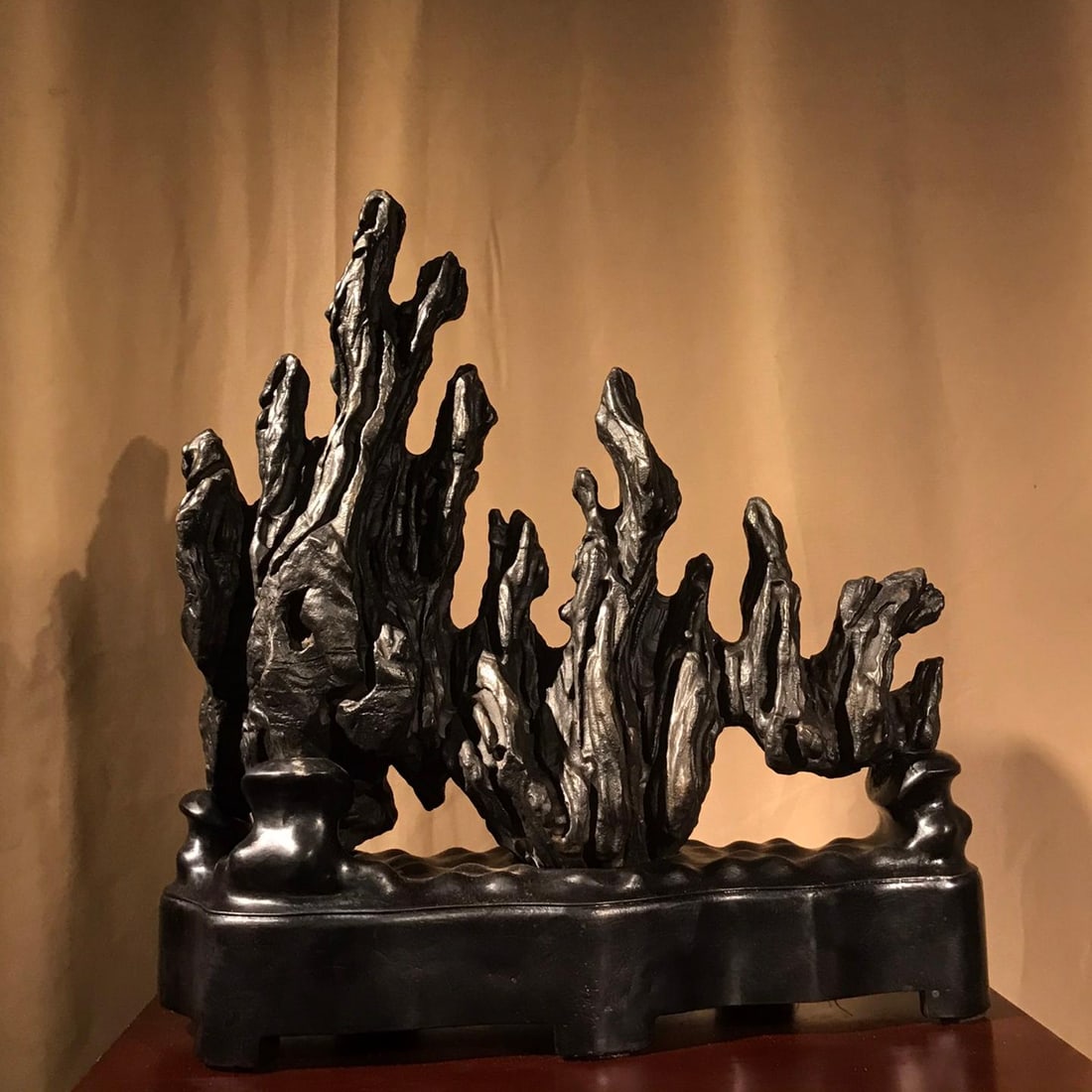 A beautiful Lingbi stone Cuiyun: Exquisite Lingbi Shi Cuiyun Size:H:57cmW:54cmT:18cm (The Dimensions Of All Batches Are Manually Measured.If You Need More Detailed Information, Please Contact Our Customer Service