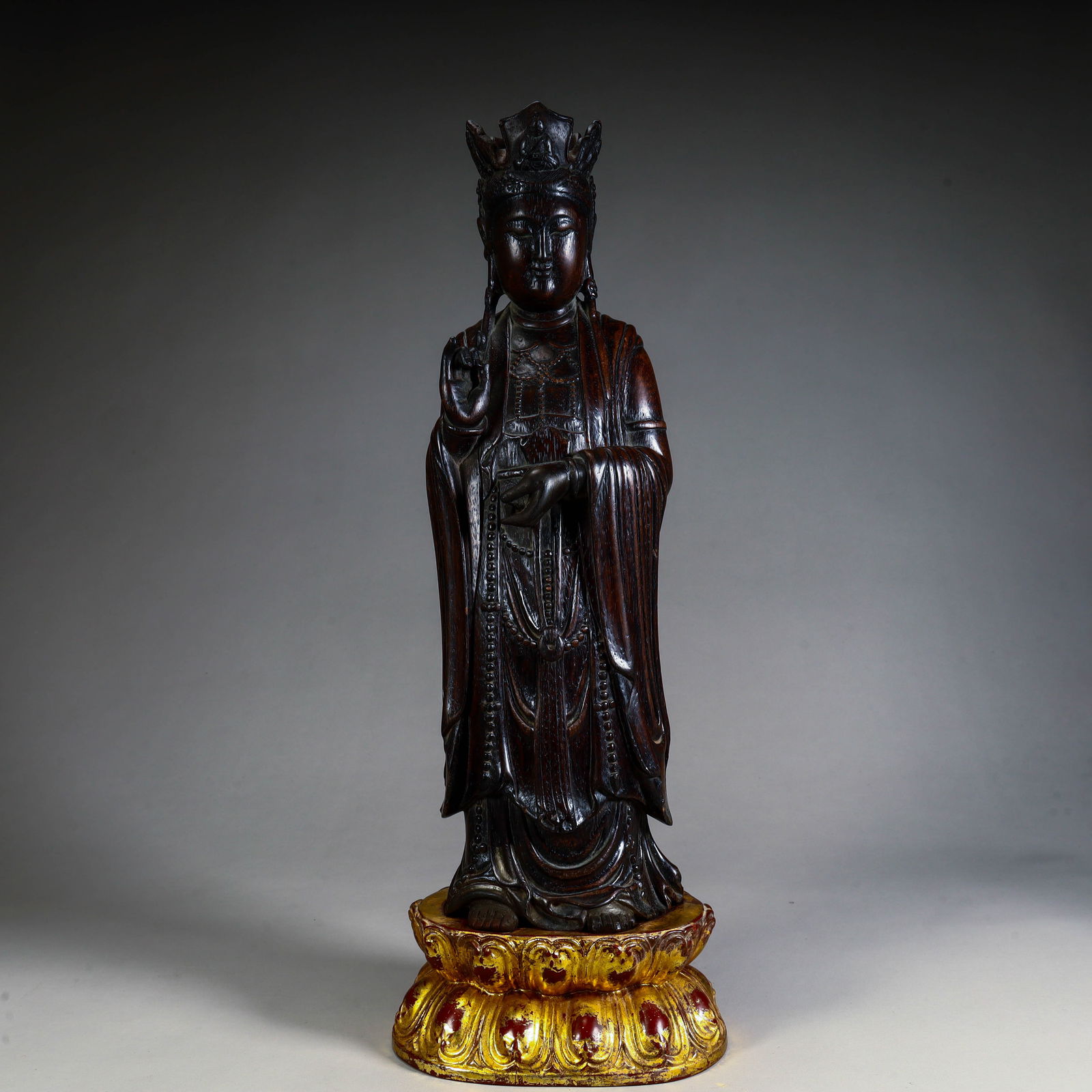 A statue of Guanyin carved from agarwood in the Qing Dynasty: Qing Dynasty agarwood carved Guanyin statue Size:H:34cm L: 10.5cm W:8.5cm W:497g (The Dimensions Of All Batches Are Manually Measured.If You Need More Detailed Information, Please