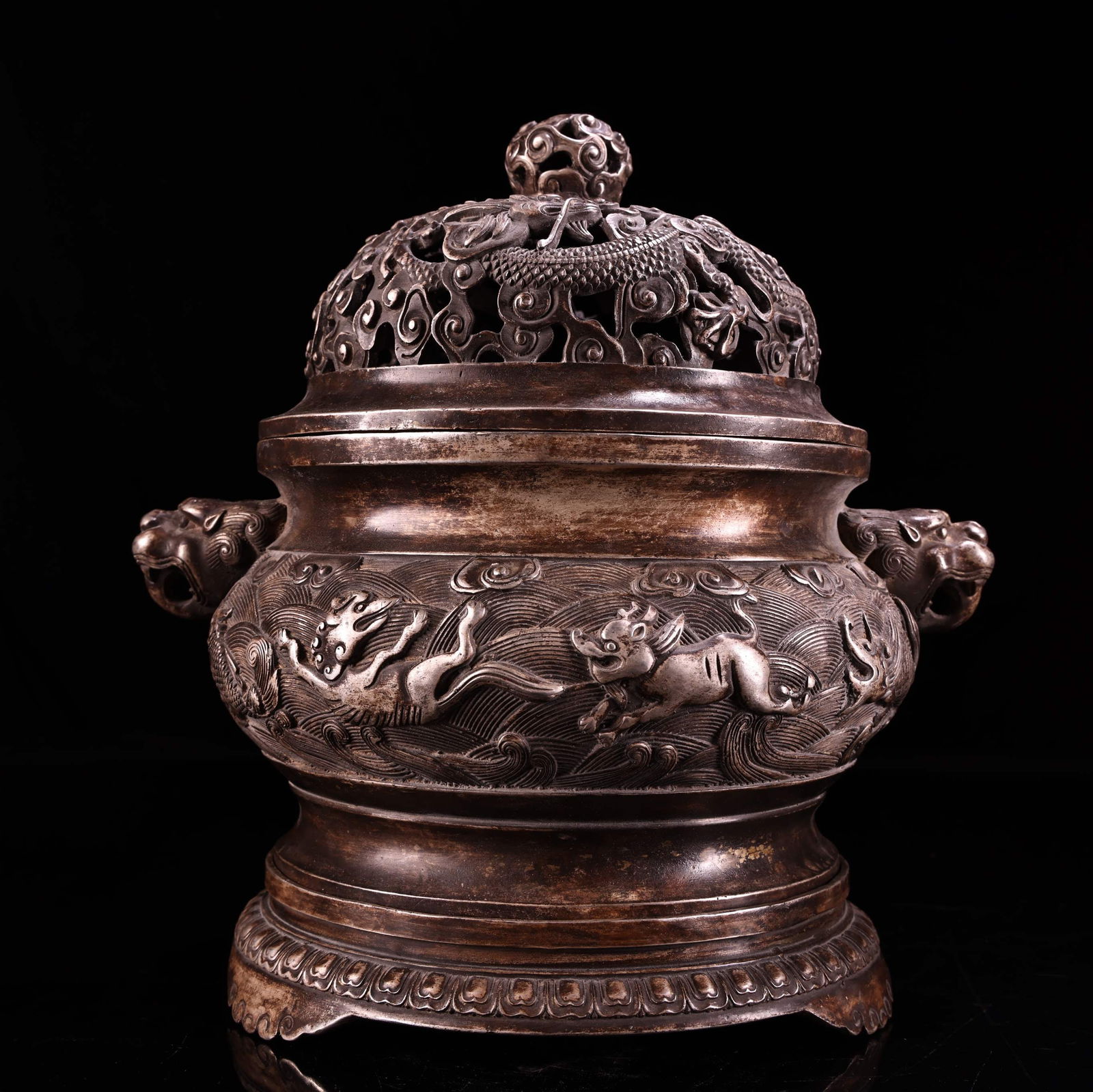 A fine pure copper all-copper gilt silver incense burner: Exquisite pure copper full copper gilt silver incense burner Size:H:23cm W:22cm W:3.3kg (The Dimensions Of All Batches Are Manually Measured.If You Need More Detailed Information, Please Contact Our C