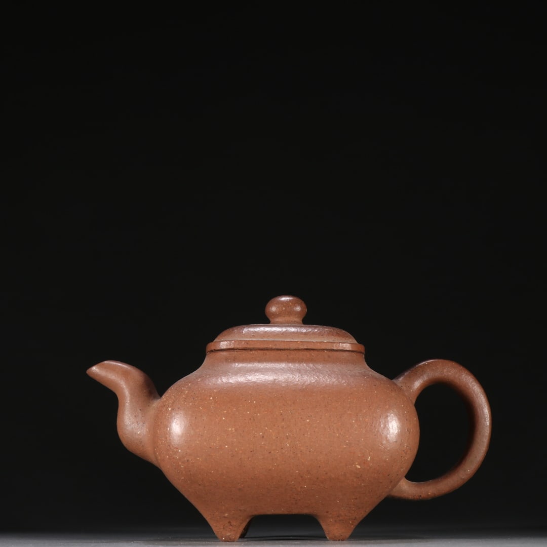 A purple sand teapot of Li Baoxuan's style: Li Baoxuan's purple sand teapot Size:H:10.2cmW:16.8cm (The Dimensions Of All Batches Are Manually Measured.If You Need More Detailed Information, Please Contact Our Customer Service