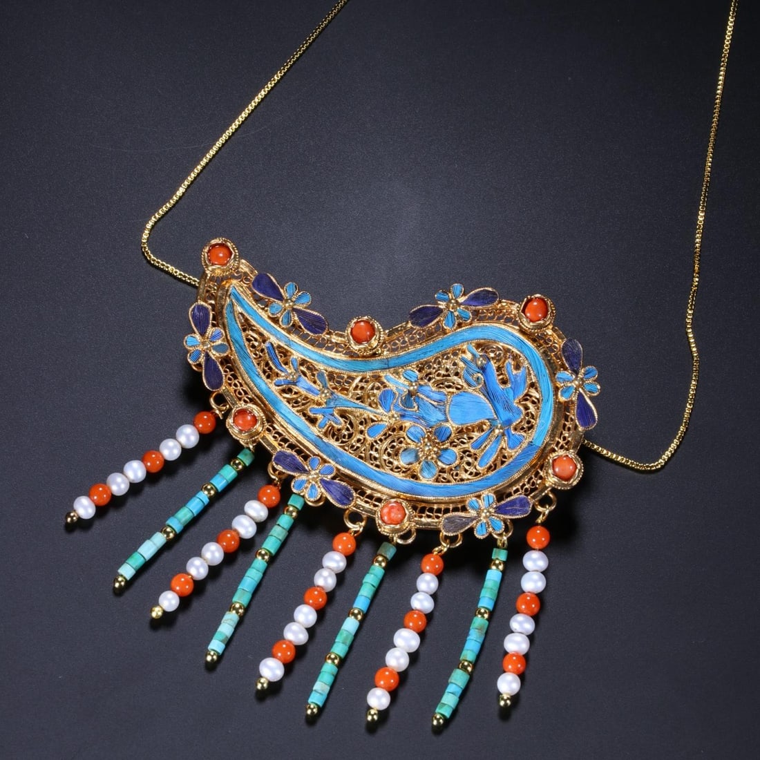 A dual-purpose model of a Qing Dynasty dotted emerald necklace brooch: Qing Dynasty dot emerald necklace brooch dual-purpose model SIZE: L: 6.8cm H:7.4cm (The Dimensions Of All Batches Are Manually Measured.If You Need More Detailed Information, Please