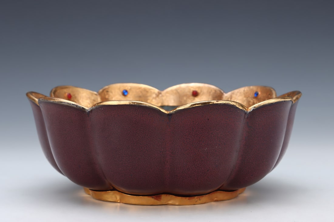 A rose purple glaze enclosed with gold carved lotus petal bowl from the Song Dynasty Jun kiln: The rose purple glaze of the Song Dynasty Jun kiln is engraved with lotus petal bowls Size:H:9cmBelly diameter23.5cm (The Dimensions Of All Batches Are Manually Measured.If You Need