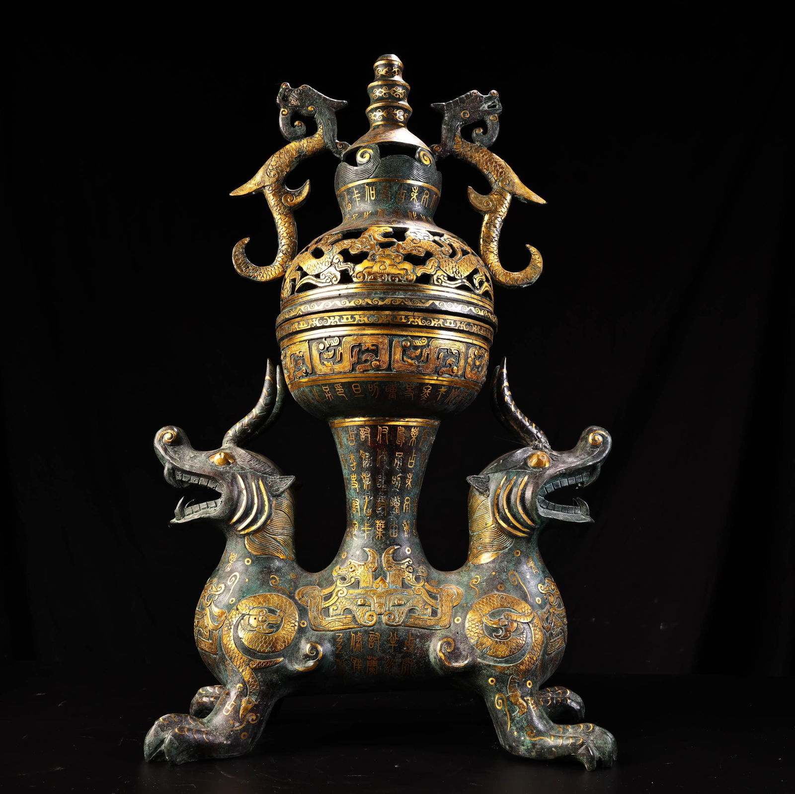 A fine bronze with a gold belt inscription double beast incense burner: Exquisite bronze inscription double beast incense burner Size:19kgH:73cmW:47cm (The Dimensions Of All Batches Are Manually Measured.If You Need More Detailed Information, Please Contact Our Customer S