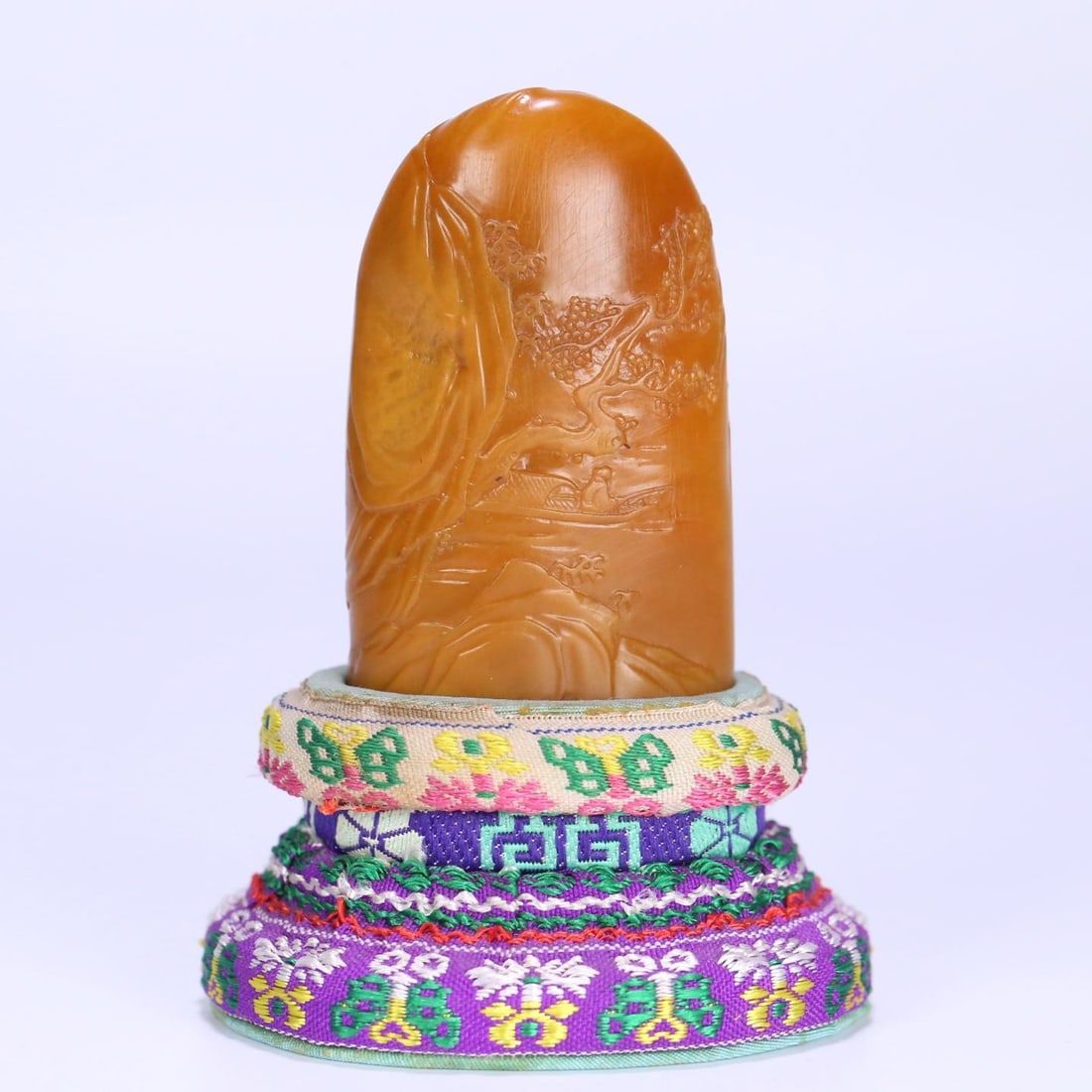 A Qing Dynasty Qianlong year Shoushan Tian Huangshi figure landscape pattern Sanxitang seal: The eleventh year of the Qianlong era of the Qing Dynasty imperial Shoushan Tian Huangshi character landscape pattern Sanxitang seal Size: W:0.0853kg6.2cmx3.9cmx2.3cm (The