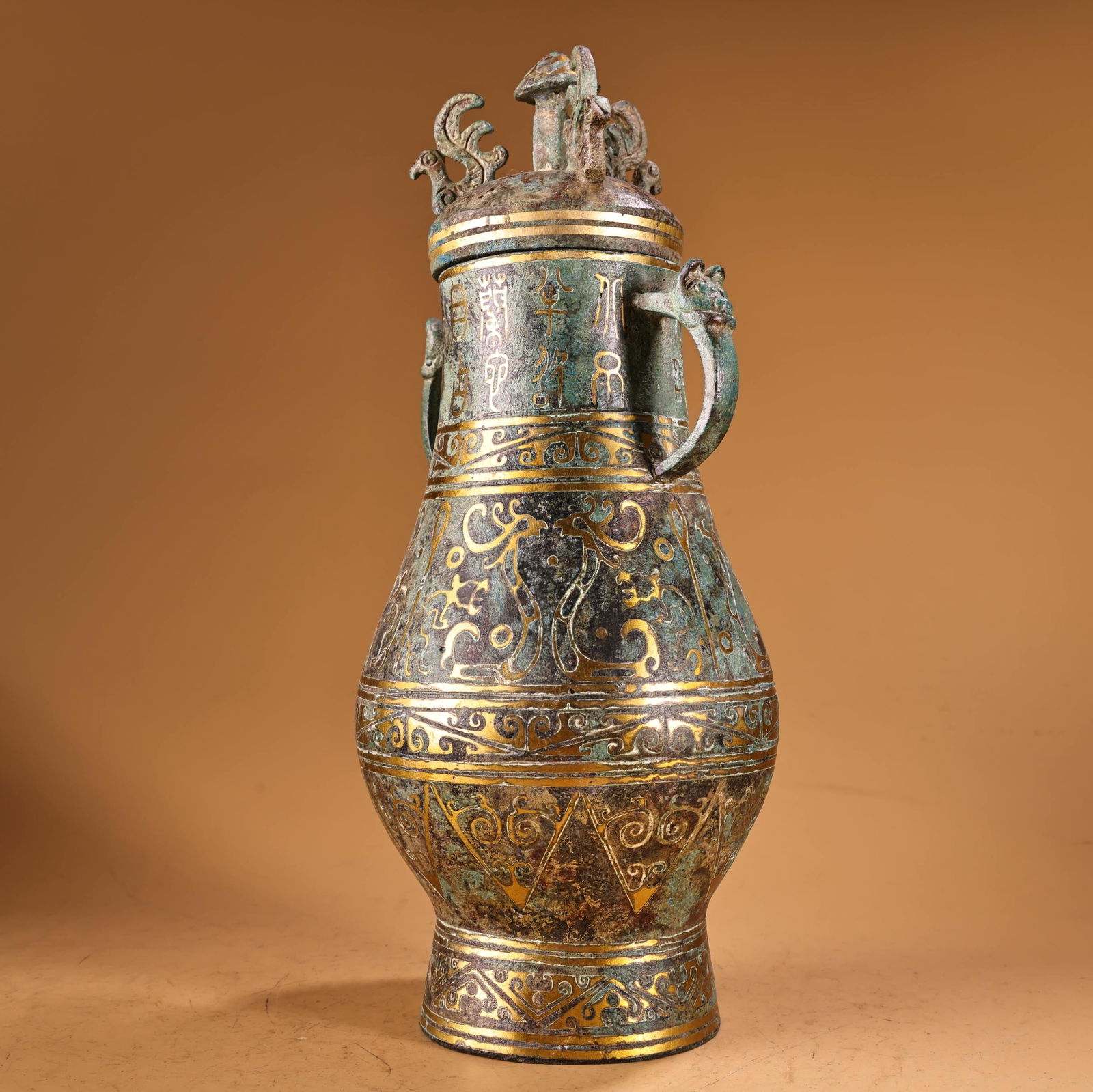 A fine bronze gold vase - 2