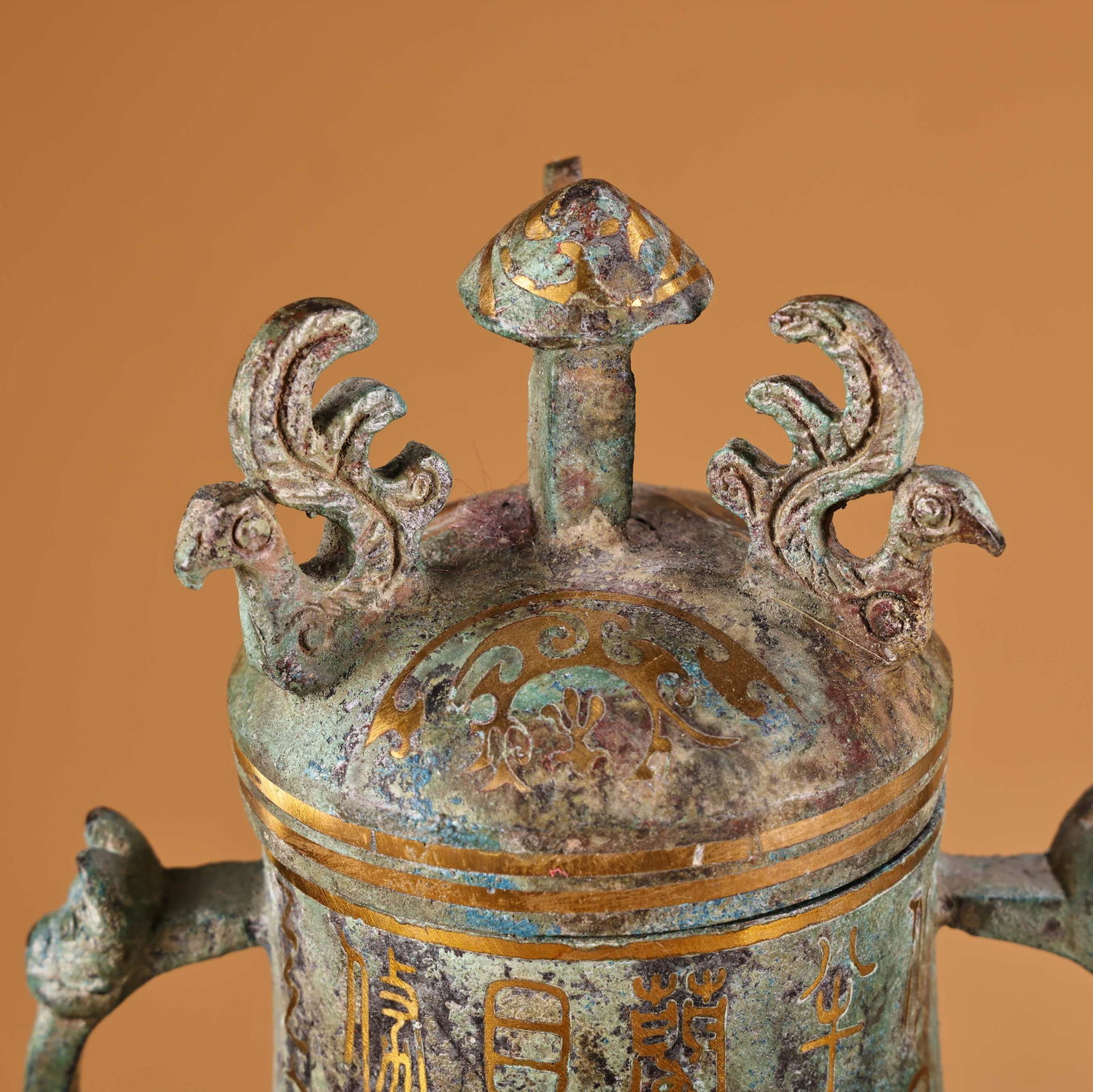 A fine bronze gold vase - 3