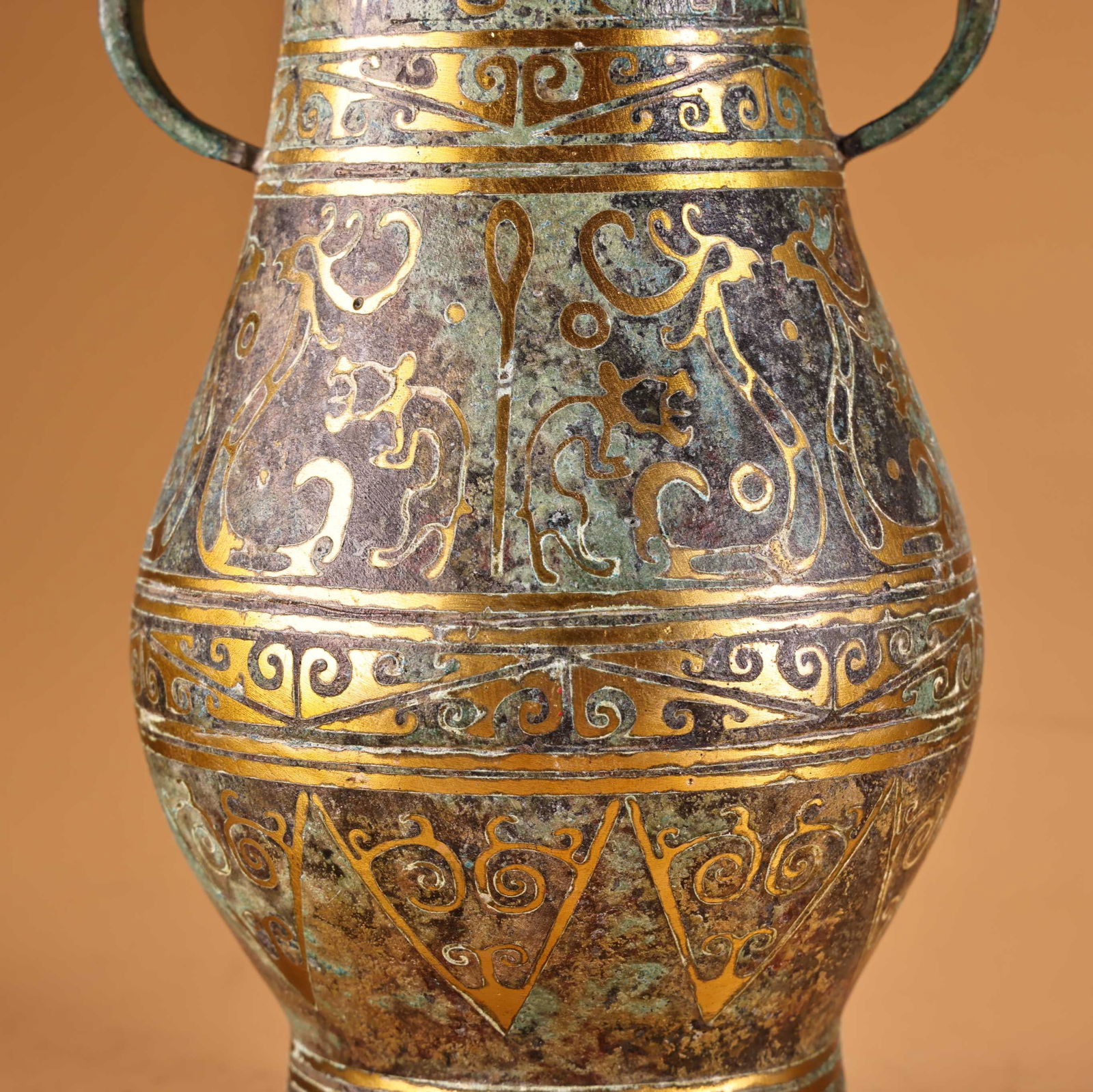A fine bronze gold vase - 5