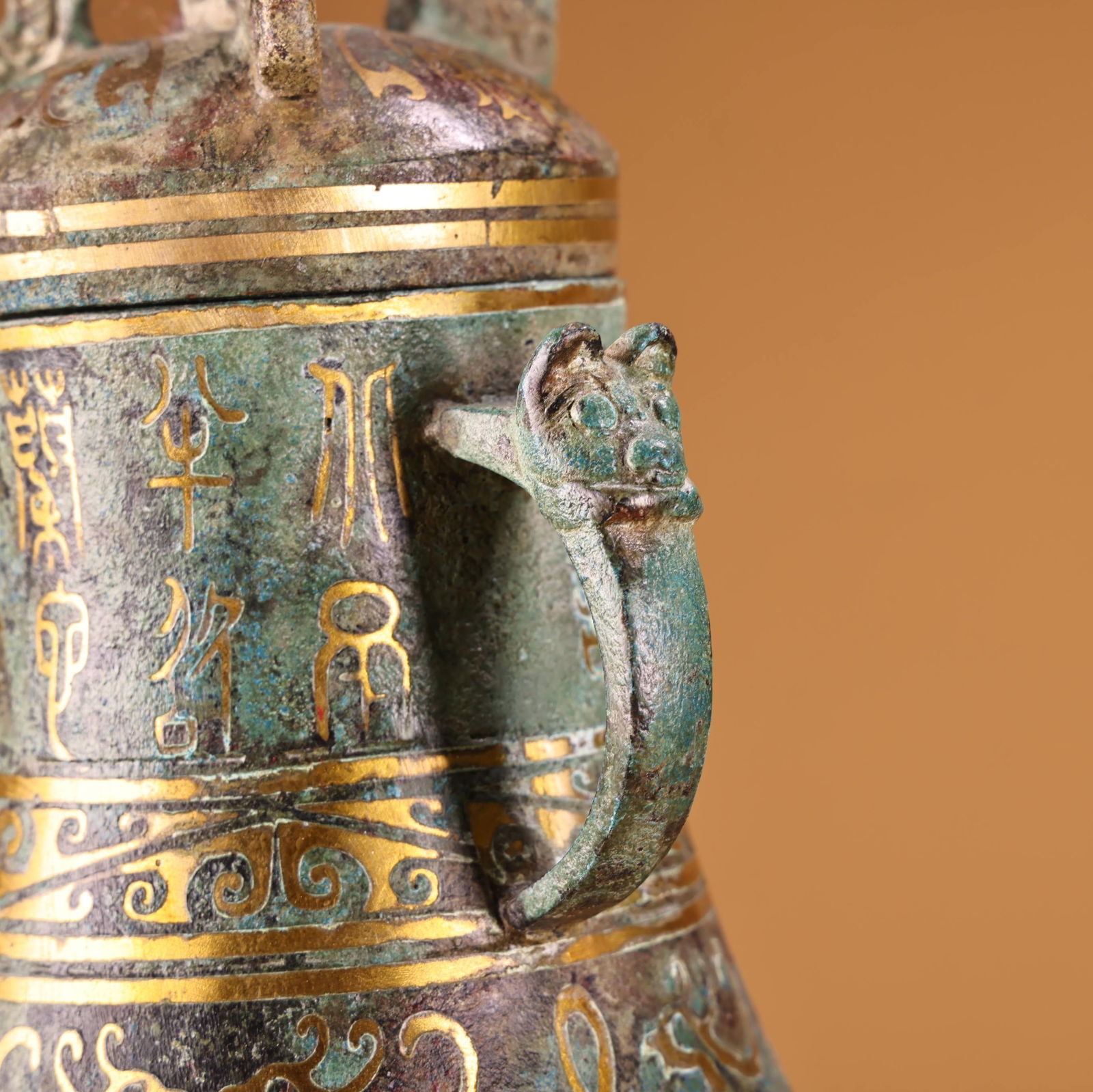 A fine bronze gold vase - 7