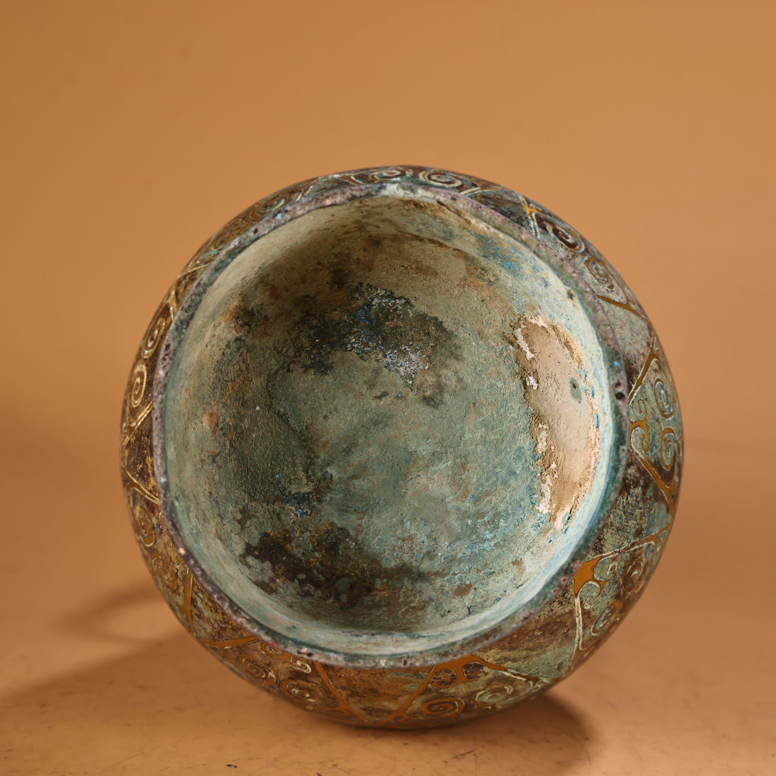 A fine bronze gold vase - 9