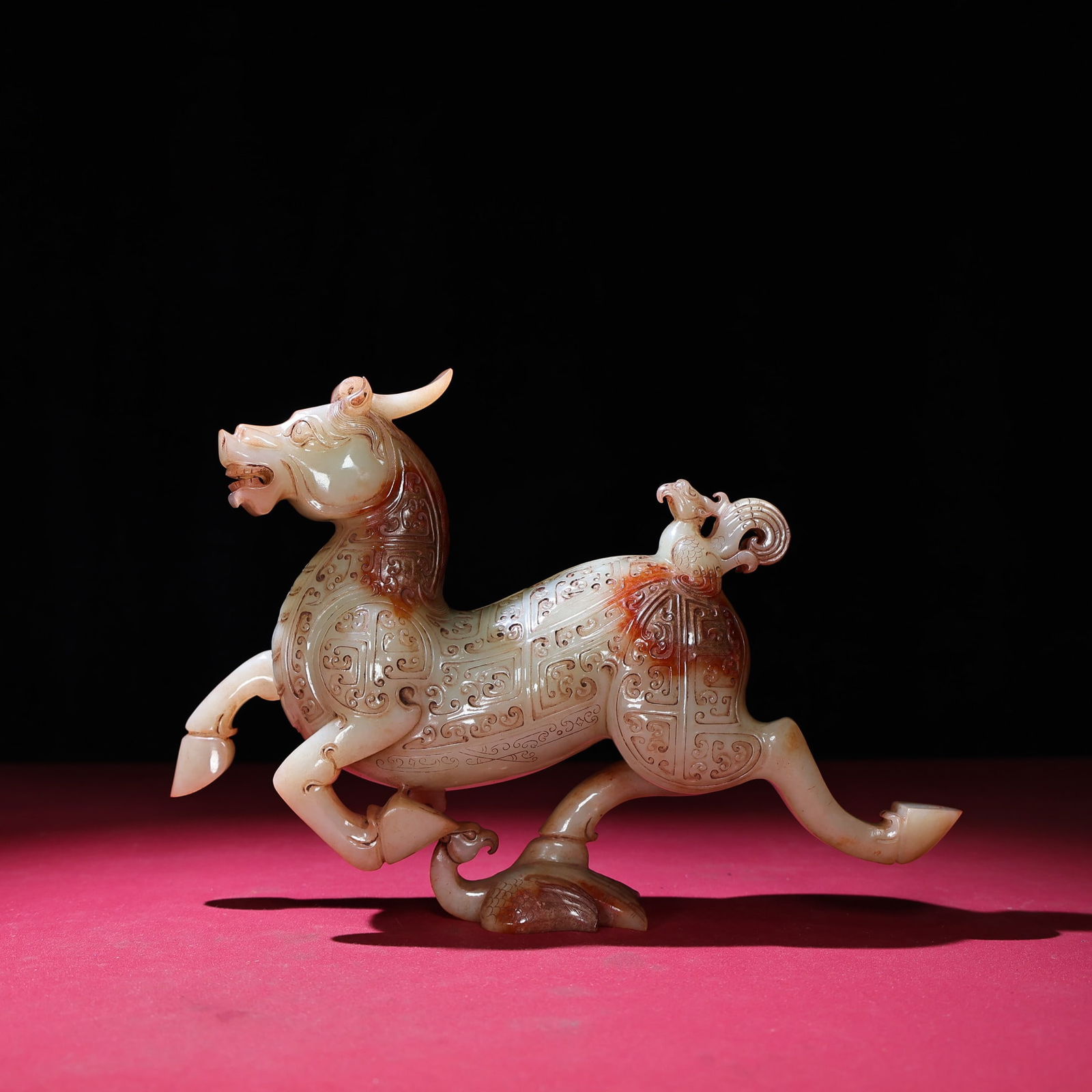 A beautiful Hetian white jade pit full of Qin horses stepping on flying swallows: Exquisite Hetian white jade birth pit full of Qin horses stepping on flying swallows Size:268x178x70mmW:1884g (The Dimensions Of All Batches Are Manually Measured.If You Need More