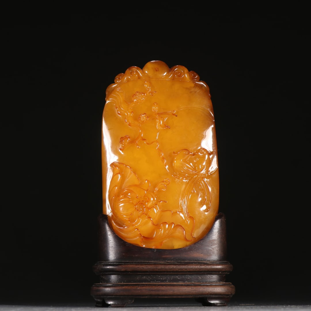 A Qing Dynasty beeswax ornament is happy with the eyebrows (1 of 9)