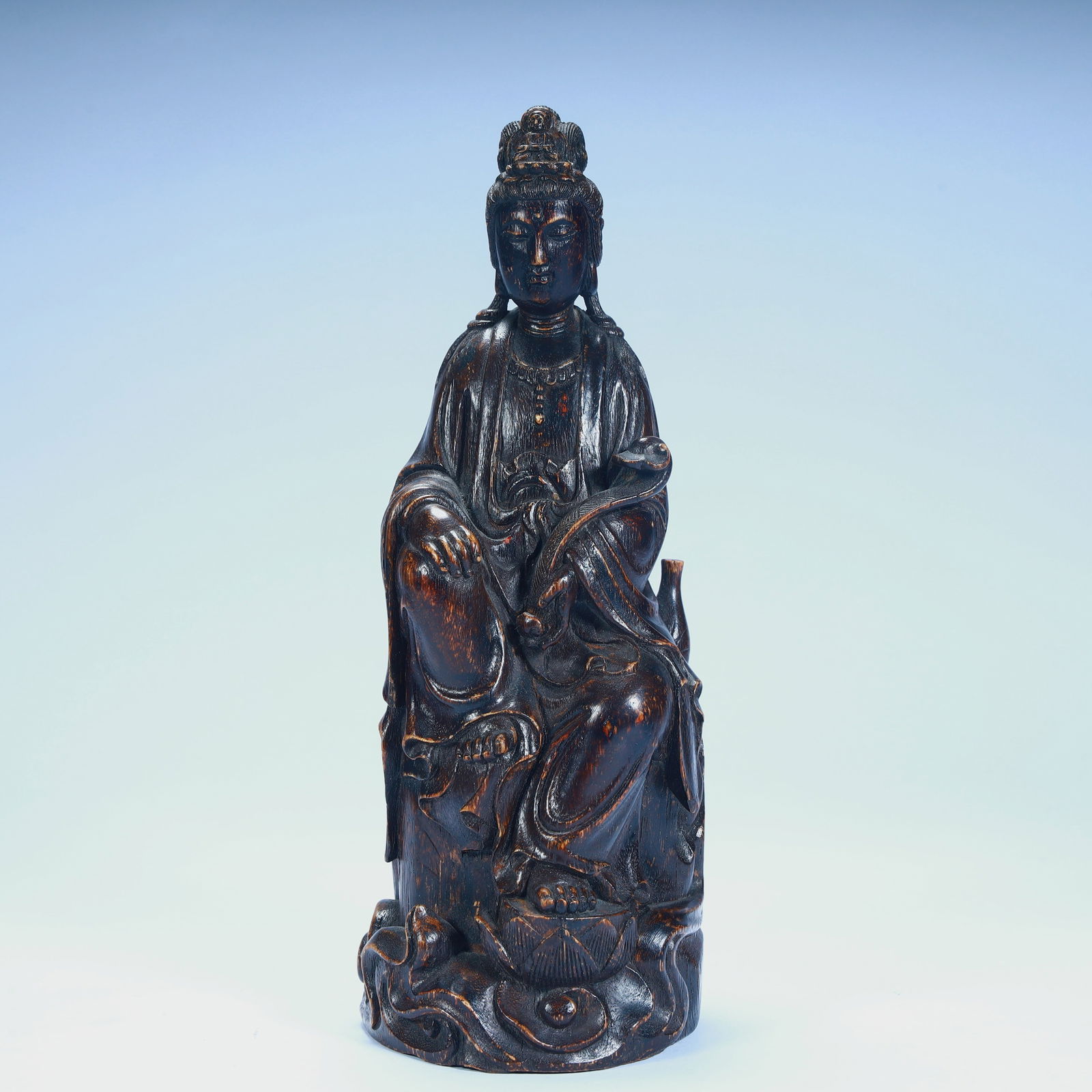 A statue of Guanyin in the Qing Dynasty (1 of 10)