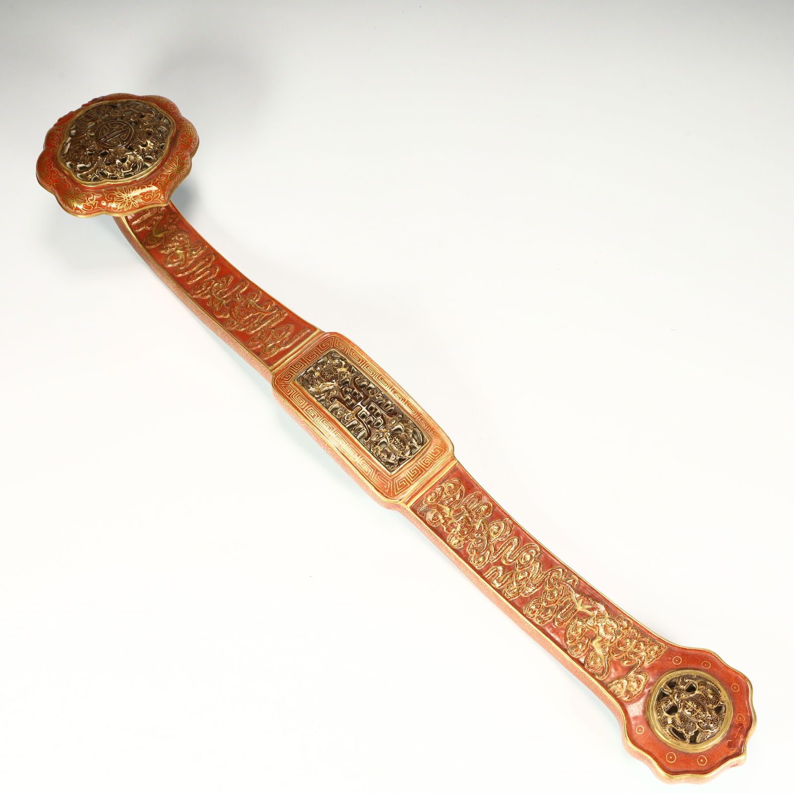 A Qing Dynasty red lacquer gold-painted hollow porcelain ruyi: The Qing Dynasty's red lacquer gold-painted hollow porcelain ruyi Size:H:8cm L: 47cm W:9cm W:0.7kg (The Dimensions Of All Batches Are Manually Measured.If You Need More Detailed