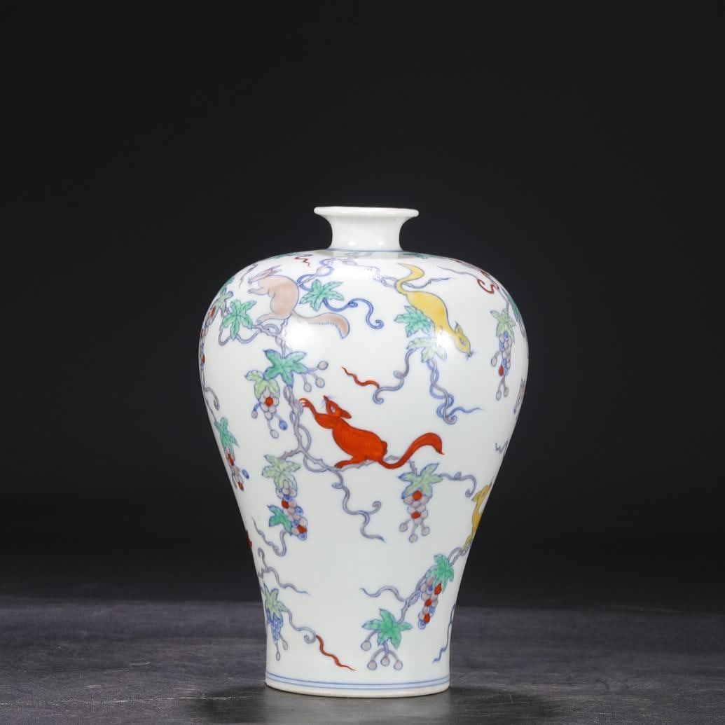 A Doucai squirrel plum bottle made in the Chenghua year of the Ming Dynasty: Ming Dynasty Chenghua year system Doucai squirrel big plum bottle Size:H:9.3cmCalibre4cmBelly diameter12.5cm (The Dimensions Of All Batches Are Manually Measured.If You Need More