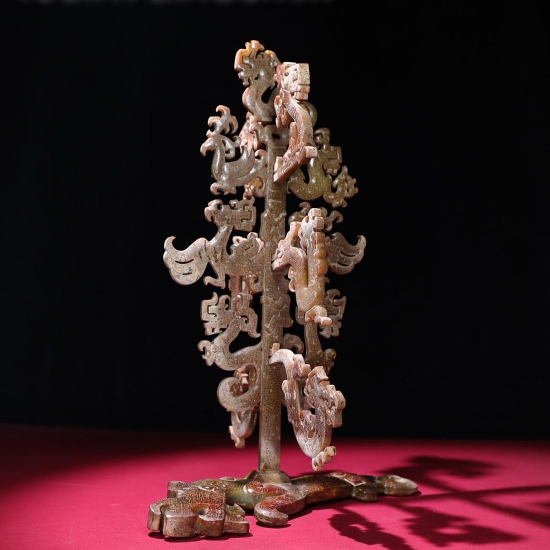 A beautiful Hetian jade birth pit is full of gray skin, dragon and phoenix auspicious fortune tree: The exquisite Hetian jade birth pit is full of gray skin, and the dragon and phoenix present auspicious money trees Size:400x178x180mm (The Dimensions Of All Batches Are Manually