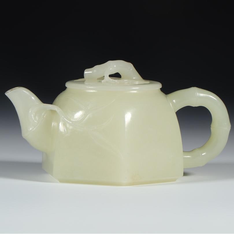 A Hetian jade bamboo pattern pot from the Qing Dynasty: Qing Dynasty Hetian jade bamboo pattern pot Size:0.187kgL:11.3cmW:7.3cmH:6.2cm (The Dimensions Of All Batches Are Manually Measured.If You Need More Detailed Information, Please Contact Our Customer S